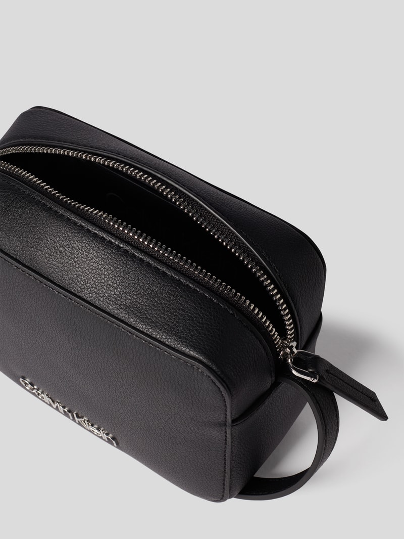 Camera Bag mit verstellbarem Schulterriemen in schwarz