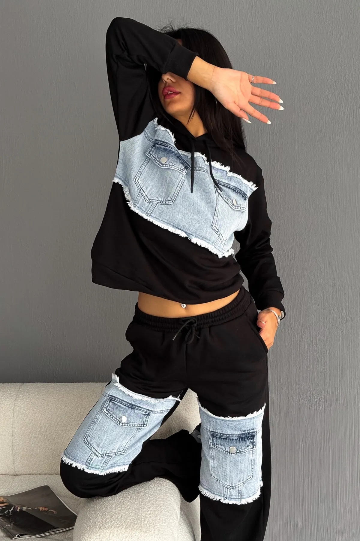 FEMELLE  Set aus Unterteil und Oberteil aus Denim-Jeans mit Streifen, Taschendetail und Kapuze