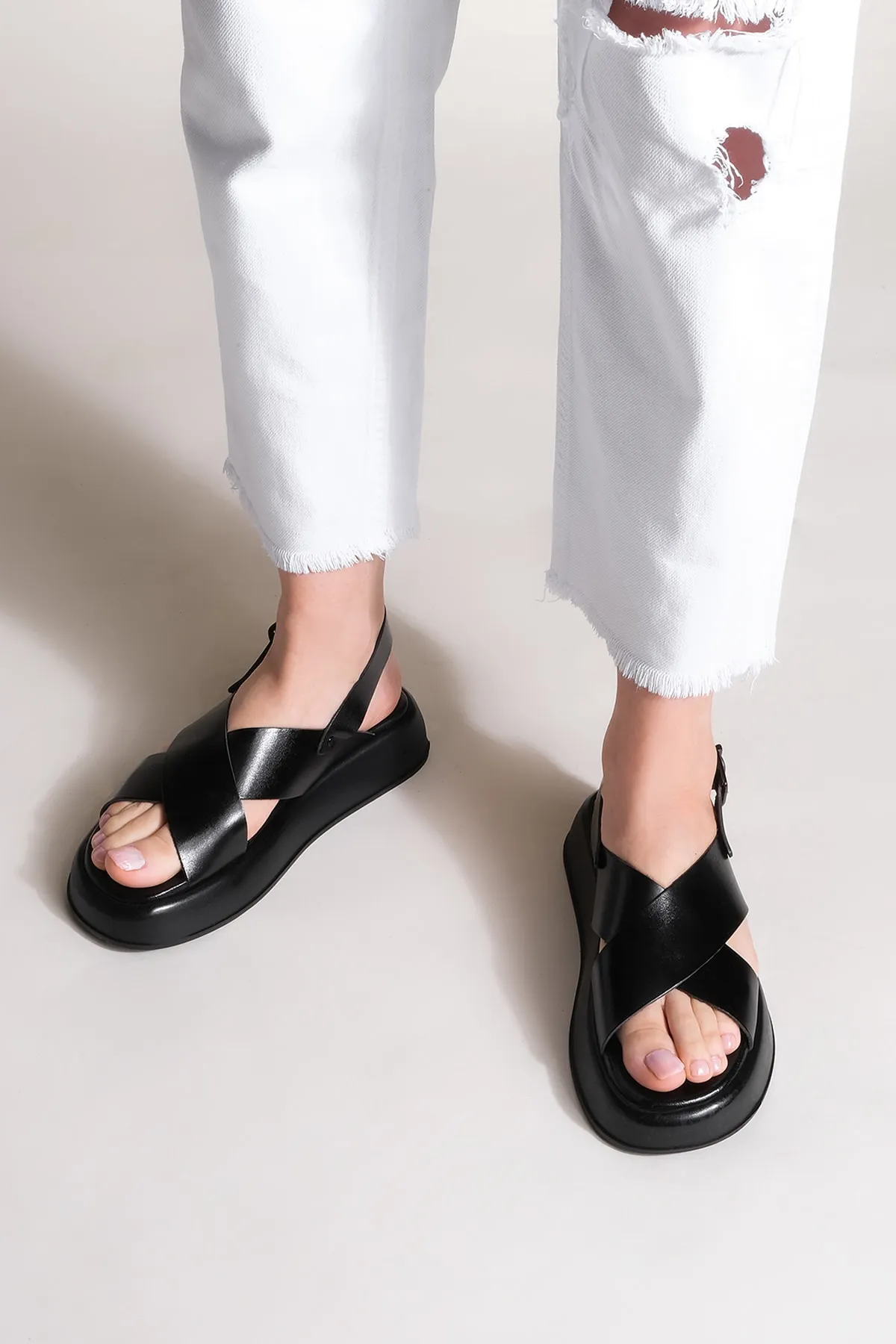 Marjin  Damen Sandalen aus echtem Leder mit dicker Sohle Atirya schwarz