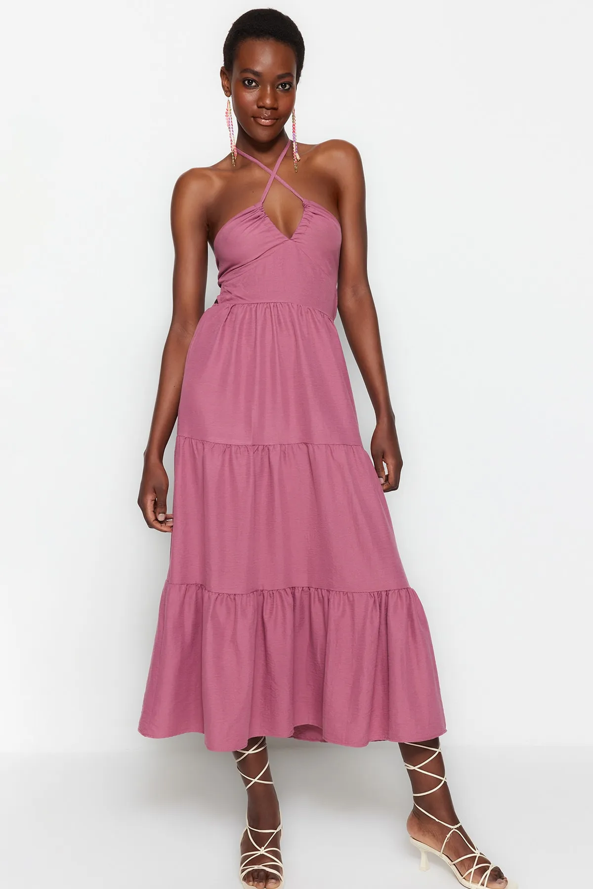 Trendyol Collection  Lila gewebtes Maxikleid mit Volant am Rücken und detailliertem Volant TWOSS23EL00028