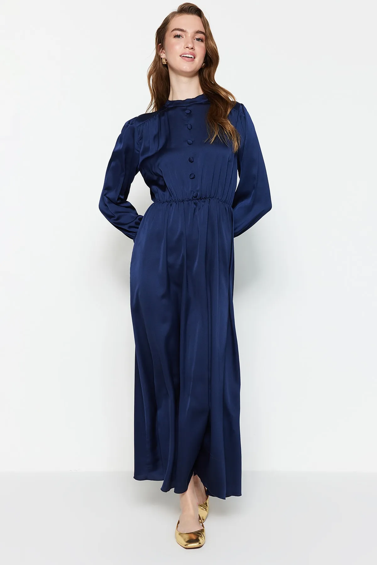 Trendyol Modest  Indigo Brit Detailliertes Satingewebe-Abendkleid TCTSS22EB0090