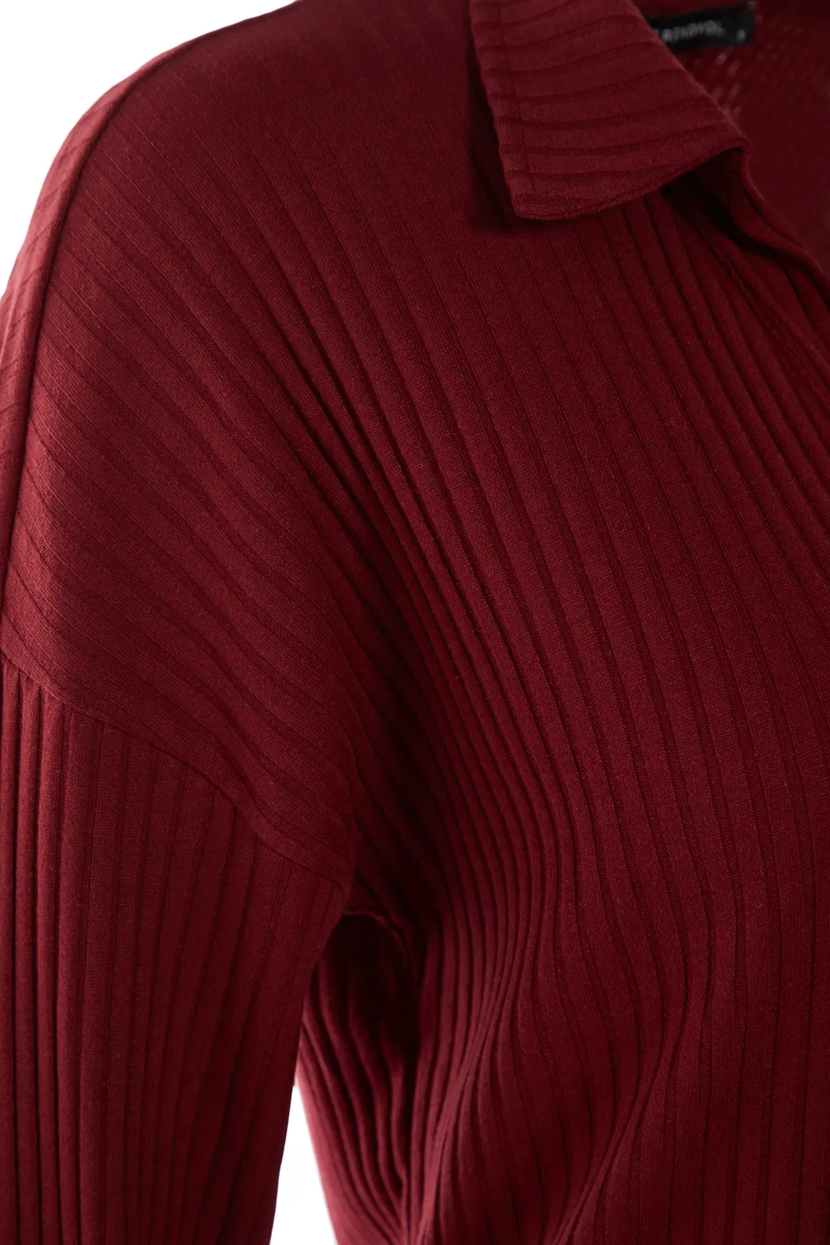 Trendyol Collection  Burgunderfarbenes, schnurgebundenes Strickkleid mit V-Ausschnitt THMAW23EL00006
