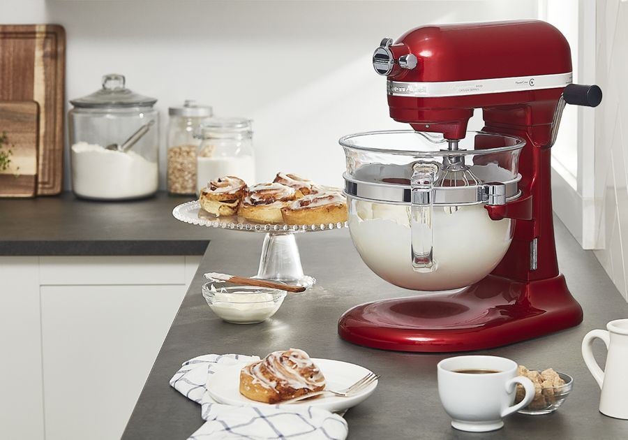 <div ><p >Whether you need 13 dozen cookies for the school bake sale or shredded chicken for Taco Tuesday with friends and family, the KitchenAid&reg; Professional 6500 Design&trade; Series 6 Quart Bowl-Lift Stand Mixer has the capacity for every occ