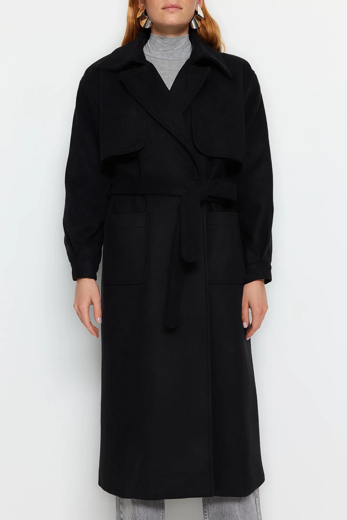 Trendyol Modest  Schwarzer Kaschmirmantel mit Trenchcoatkragen, Gürtel und Futter TCTAW24AB00001