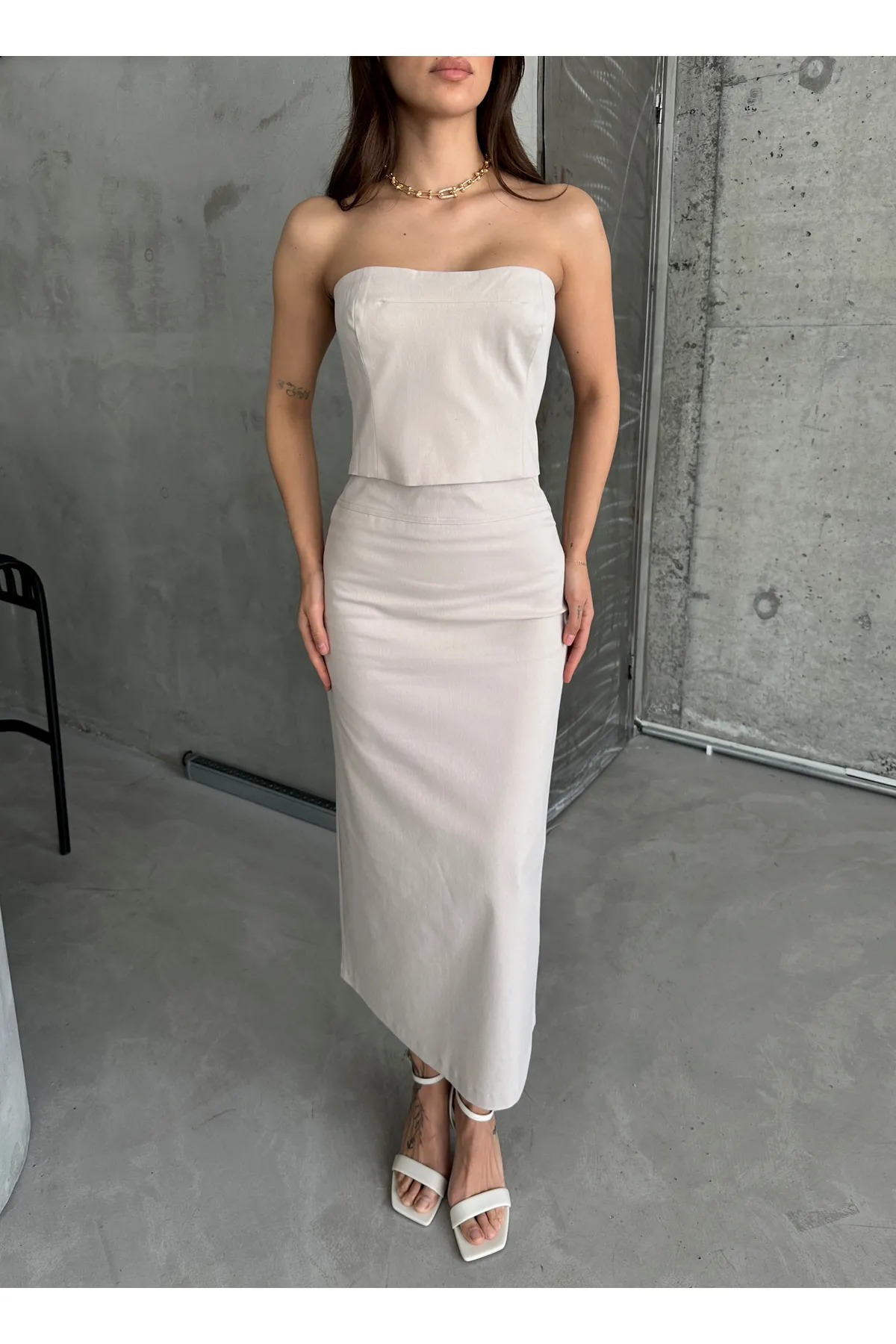 Laluvia  Cremefarbenes Midirock-Bustier-Set mit Reißverschlussdetail auf der Rückseite