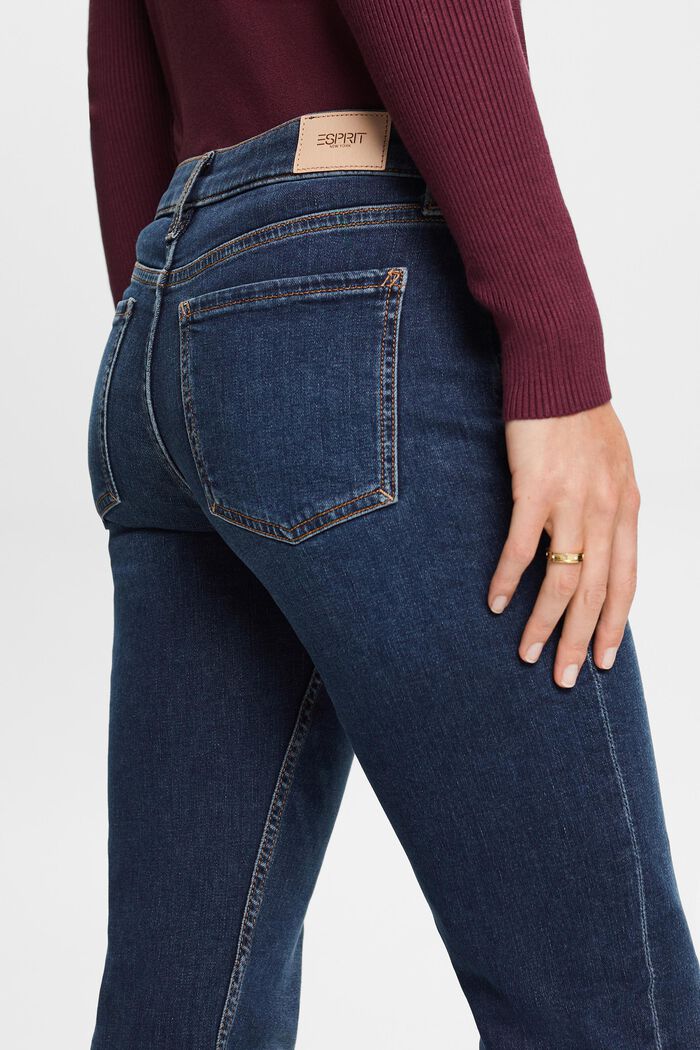 Recycelt: Jeans mit geradem Bein und mittelhohem Bund
