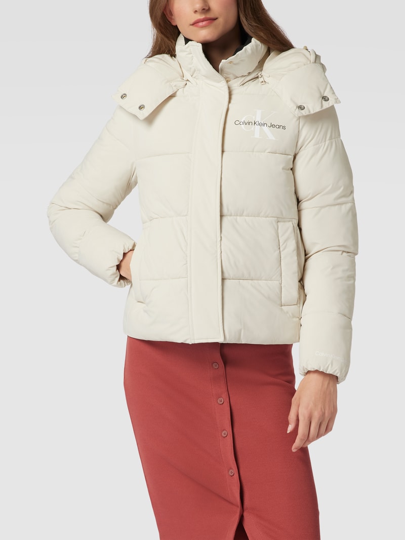 Steppjacke mit abnehmbarer Kapuze in offwhite