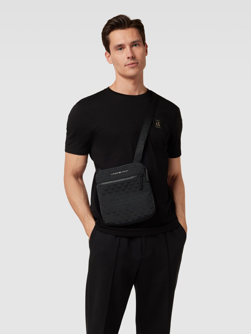 Bauchtasche mit Label-Detail in schwarz