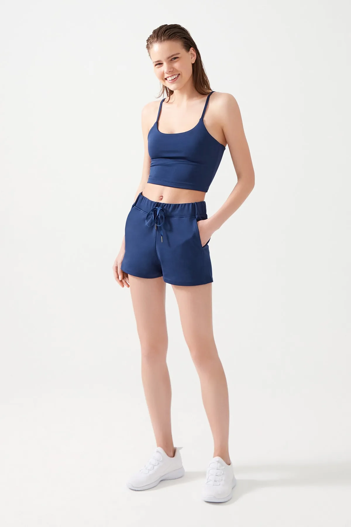 LOS OJOS  Damen-Sportshorts mit Taschen, elastischem Bund und Basic-Passform in Marineblau