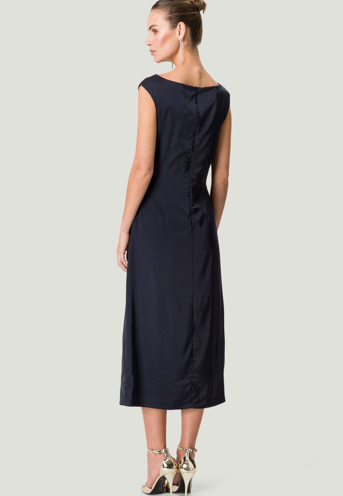 Abendkleid mit Wasserfallausschnitt