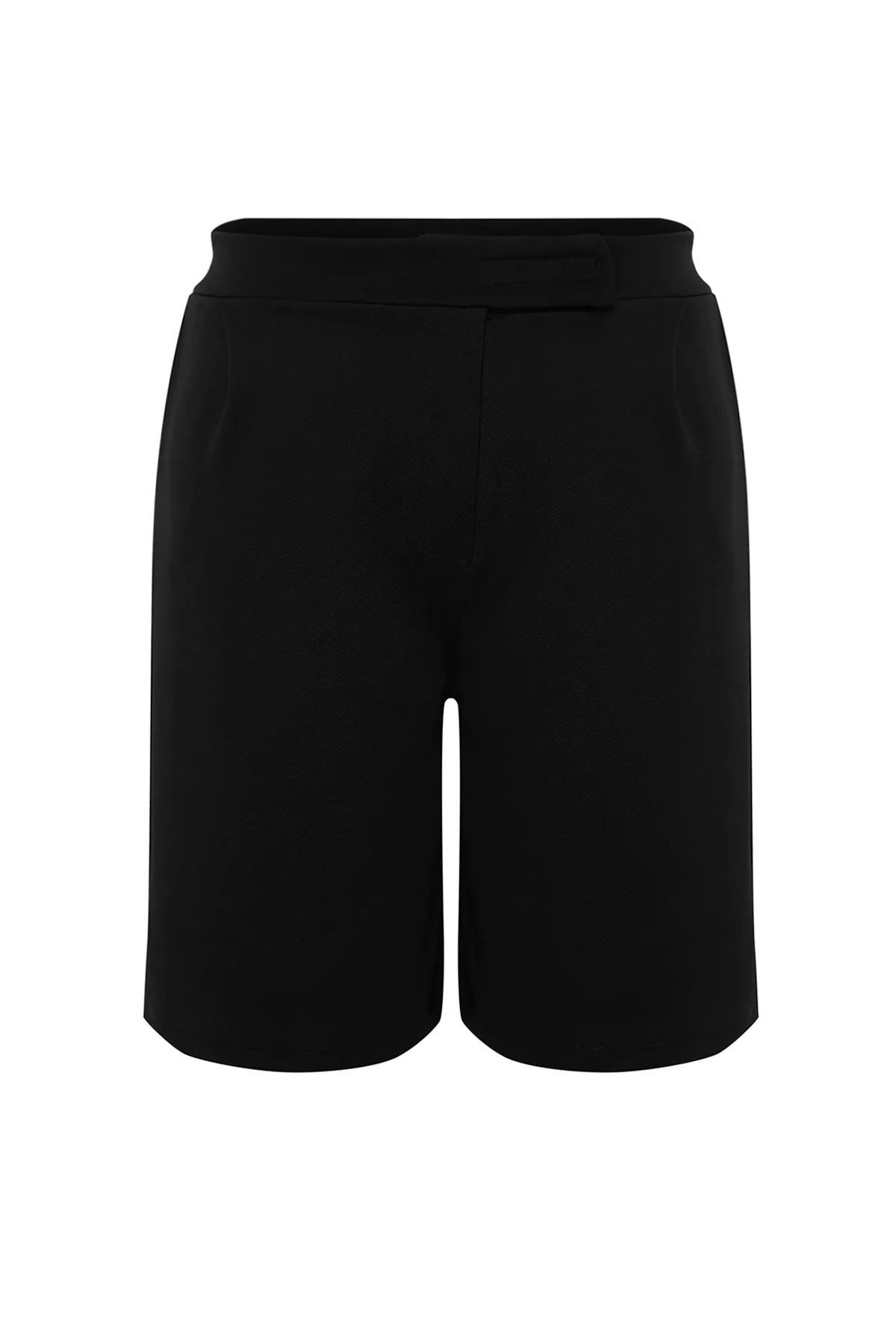 Trendyol Curve  Schwarze Shorts mit Faltendetail und Bermuda TBBSS24AP00001