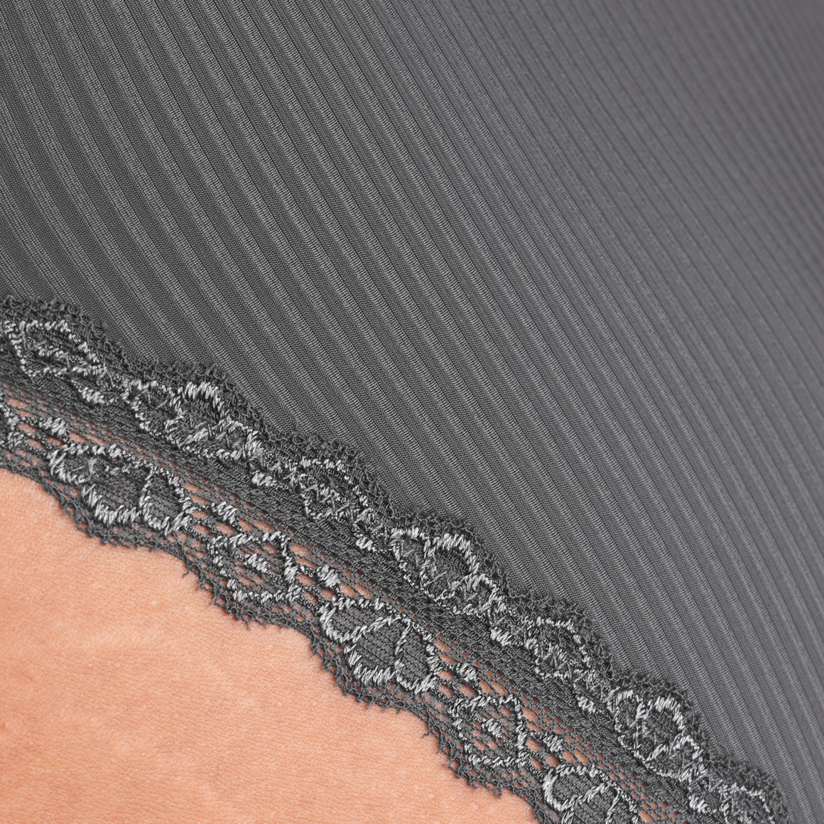Damen Slip mit Rippstruktur