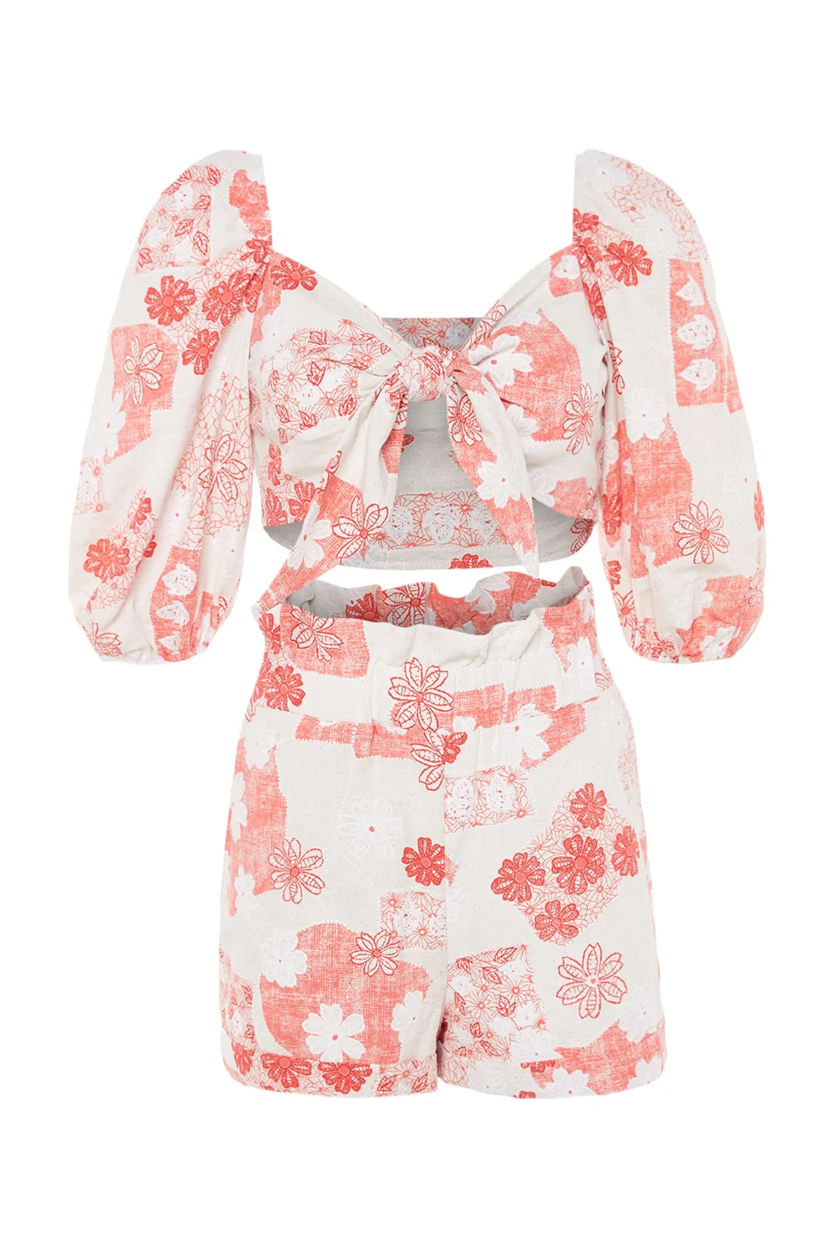 Trendyol Collection  Gewebtes Set mit Bluse und Shorts mit Blumenmuster und Bindeband TBESS23AU00004
