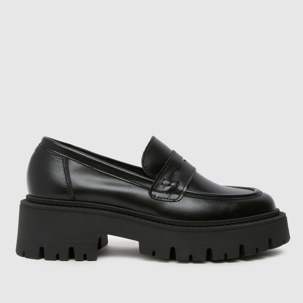 Schuh Lennox – Svarta, grova, platta loafers i läder