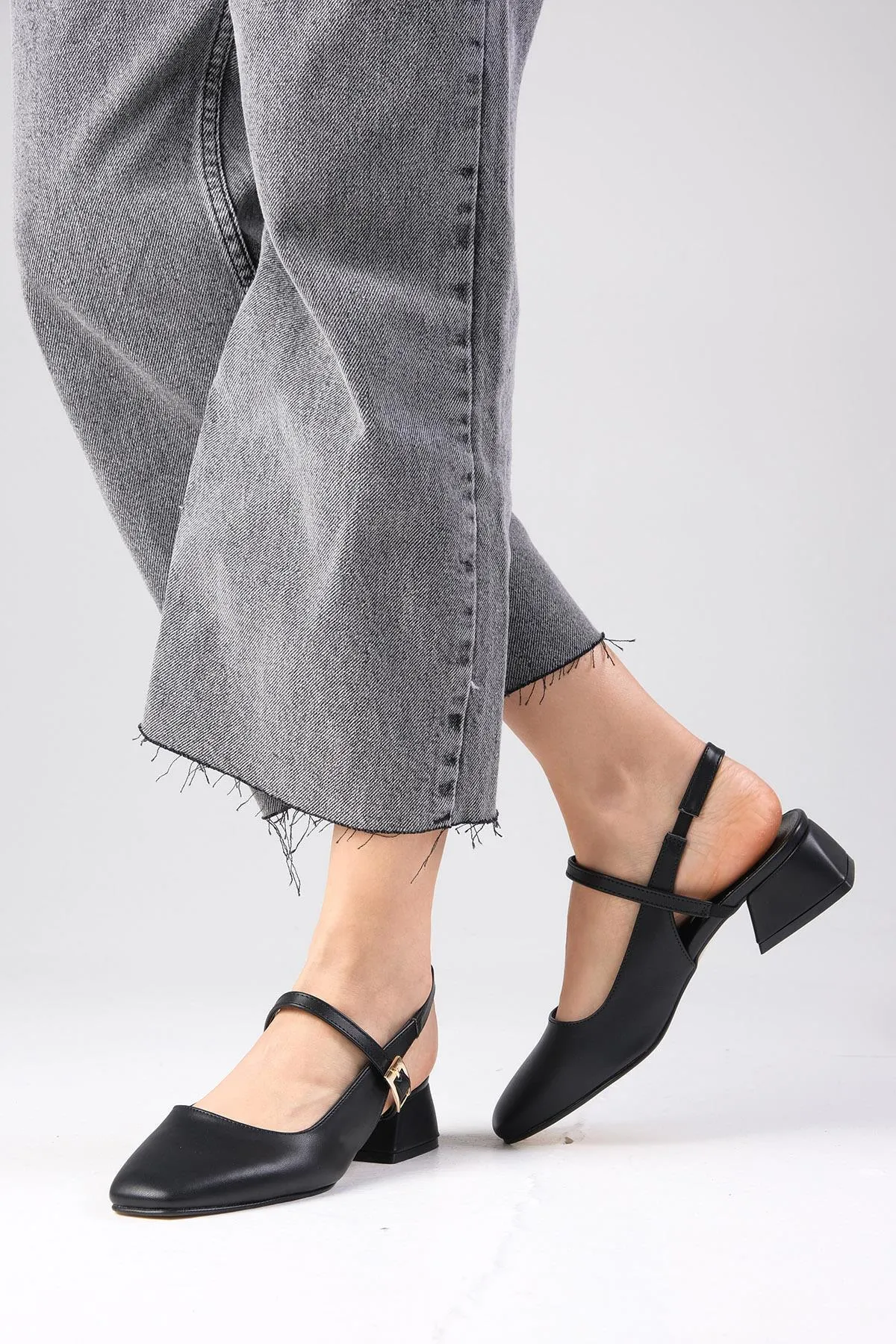 Mio Gusto  Ella Damen-Schuhe mit niedrigem Absatz und offenem Rücken in Schwarz