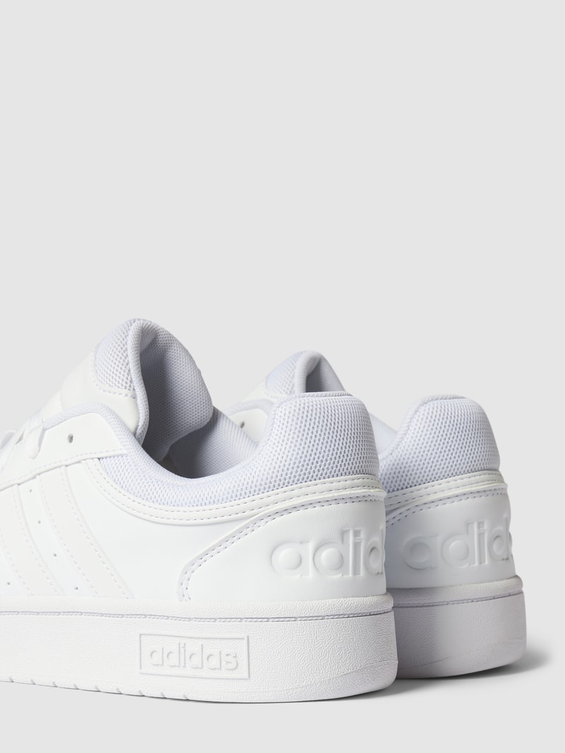 Sneaker mit Label-Detail in weiß