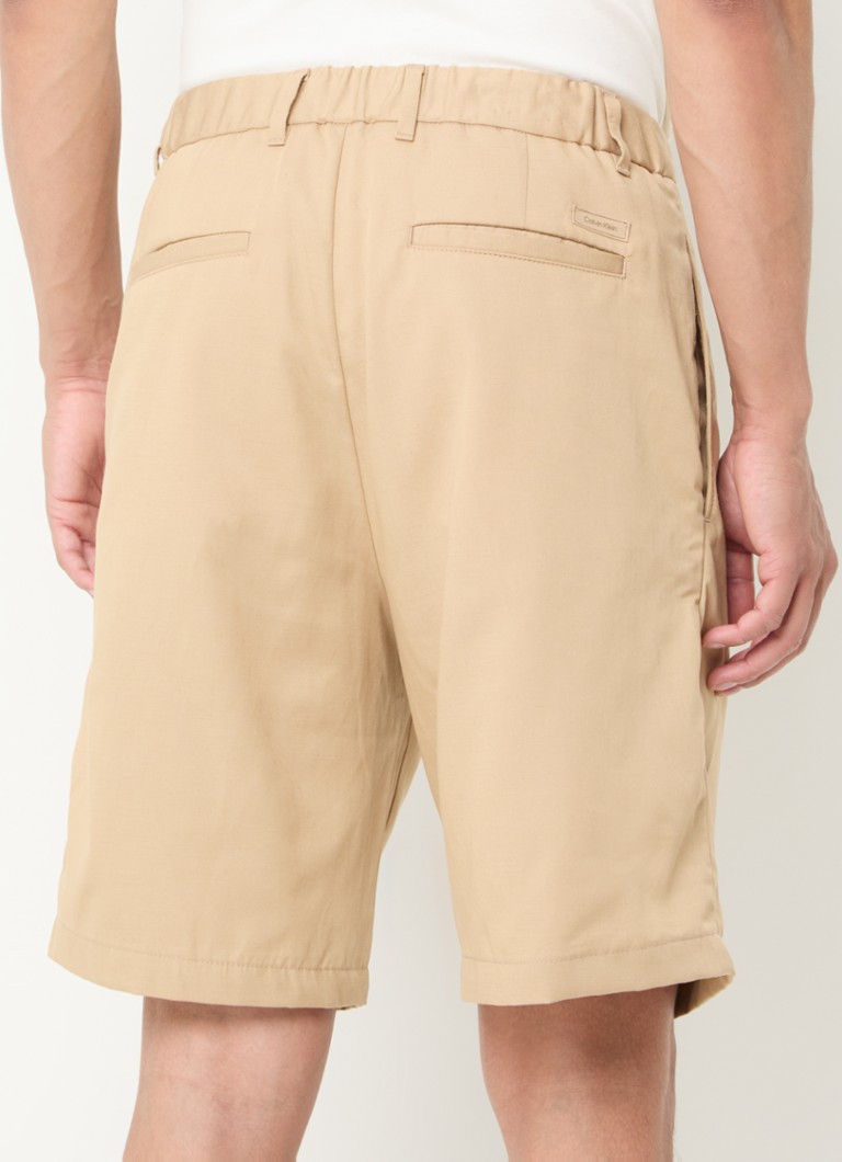 Pantaloni chino cu croi larg, vopsiți în masă, de la Calvin Klein, confecționați dintr-un amestec de in.