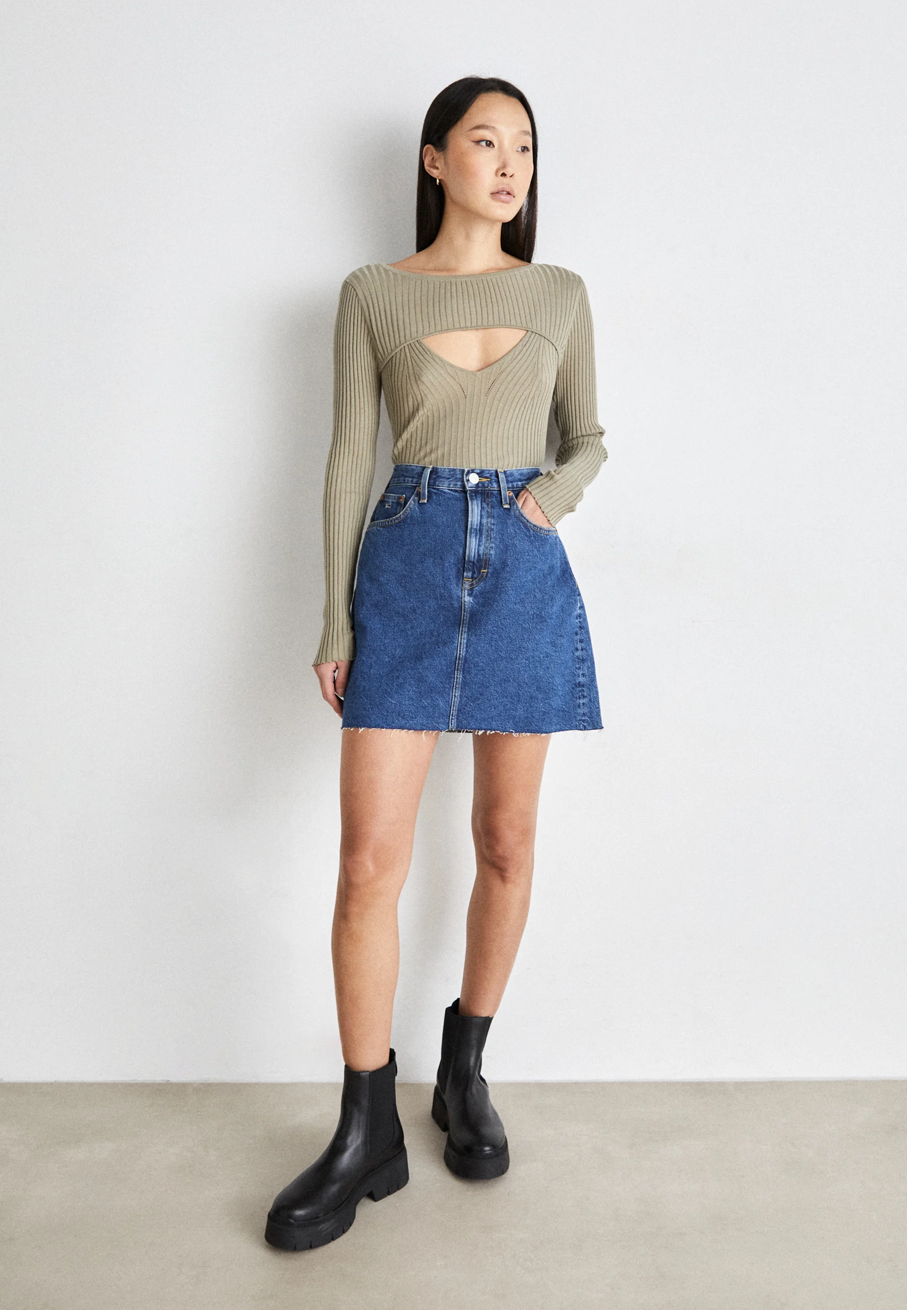 Tommy Jeans MOM SKIRT - Falda vaquera