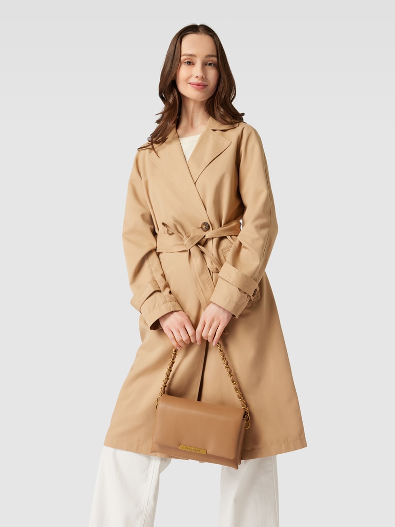Umhängetasche mit Label-Detail Modell 'MILA' in camel