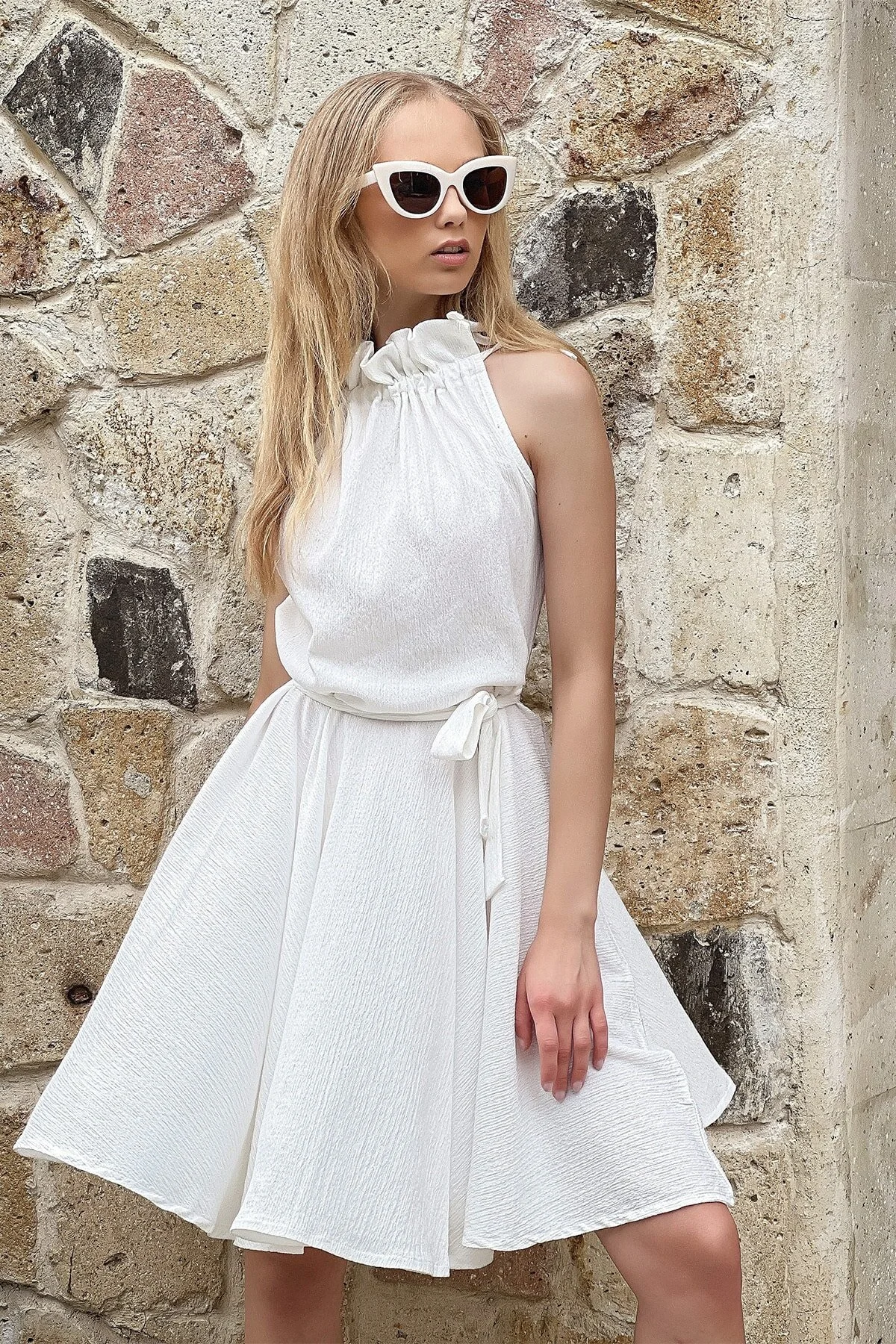 Trend Alaçatı Stili  Ecrufarbenes, ausgestelltes Kleid mit Kragen und Gürtel für Damen ALC-771-001