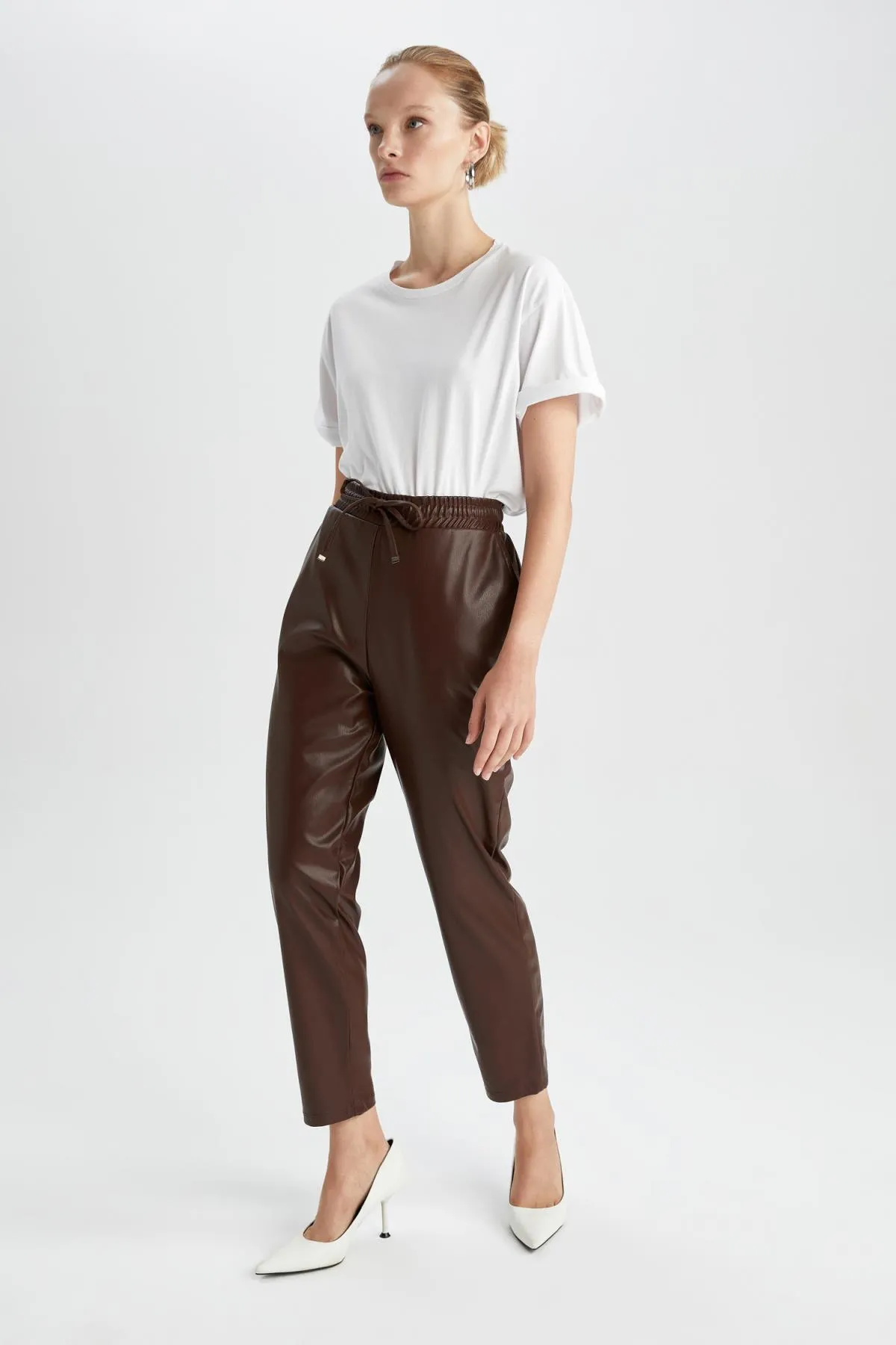 DeFacto  Hose aus Kunstleder mit hoher Taille und Joggertaschen
