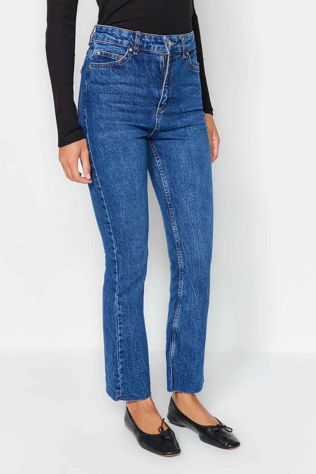 Trendyol Collection  Dunkelblaue High Waist Crop Flare Jeans TWOAW21JE0159