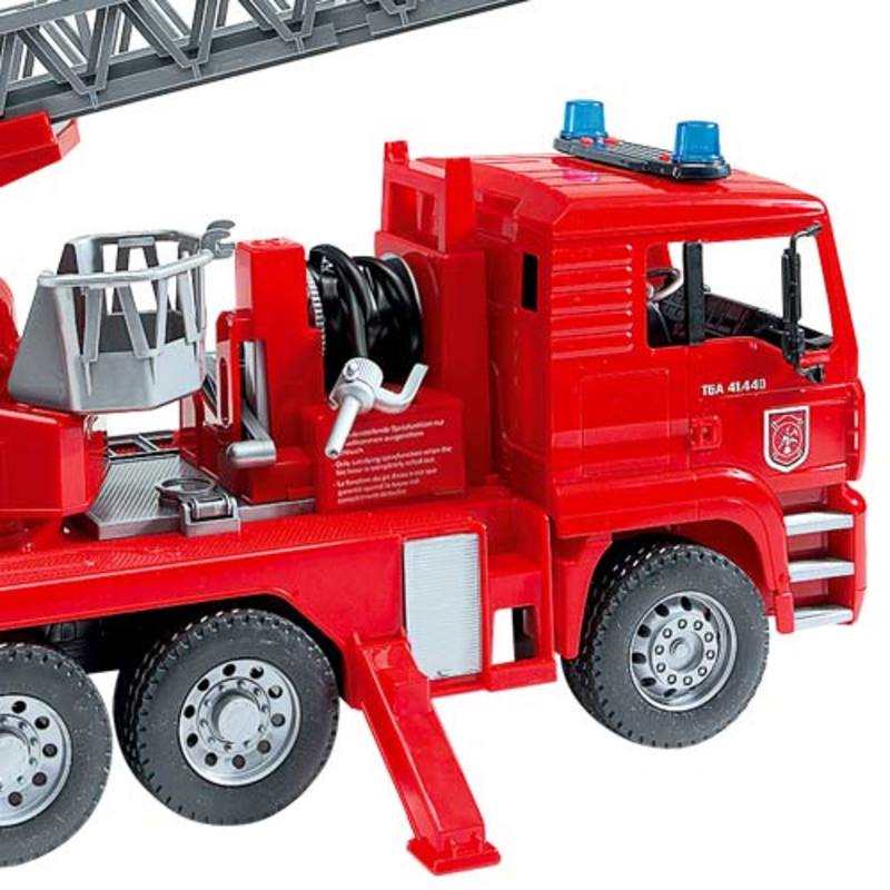 Camion de pompier Mercedes avec échelle et pompe à eau Bruder