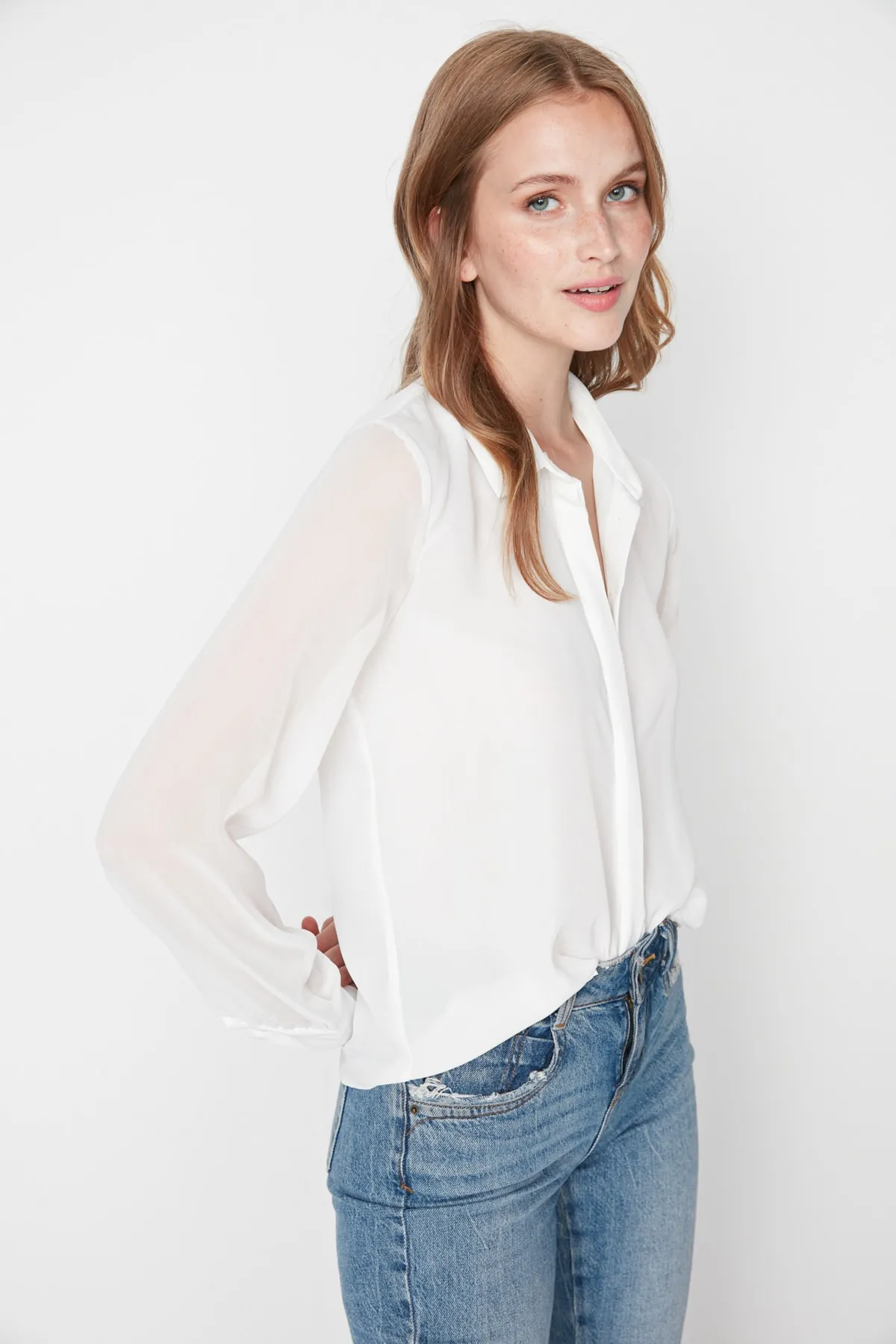 Trendyol Collection  Transparentes weißes gewebtes Hemd - Regular Fit TWOAW20GO0116
