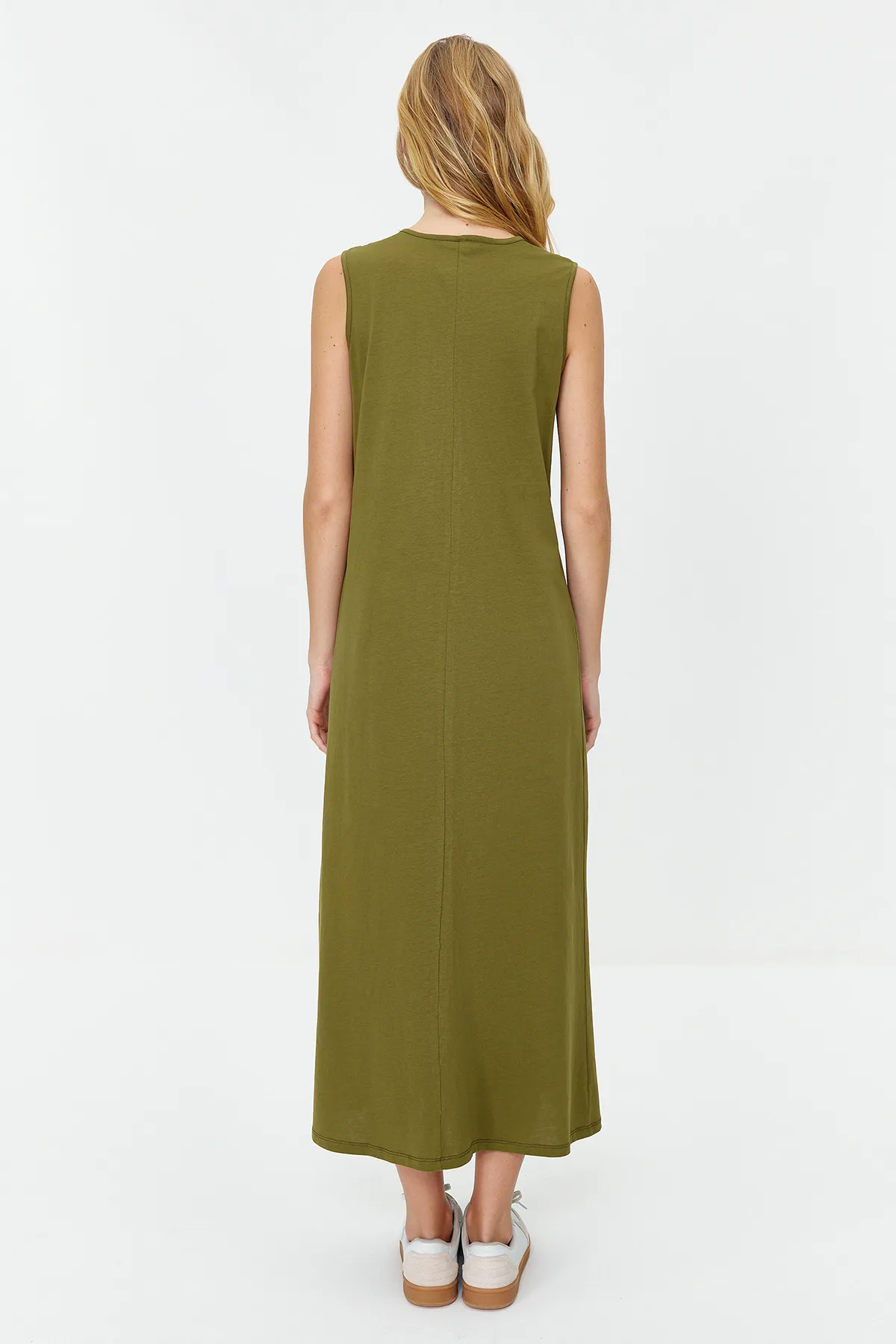 Trendyol Modest  Khakifarbenes, ärmelloses Kleid mit Futter und Unterlage TCTSS21UK0034