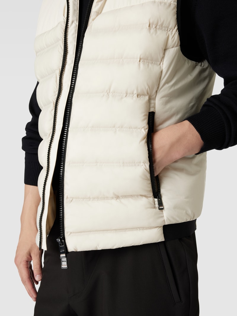 Steppweste mit Kapuze Modell 'Ceithin' in offwhite