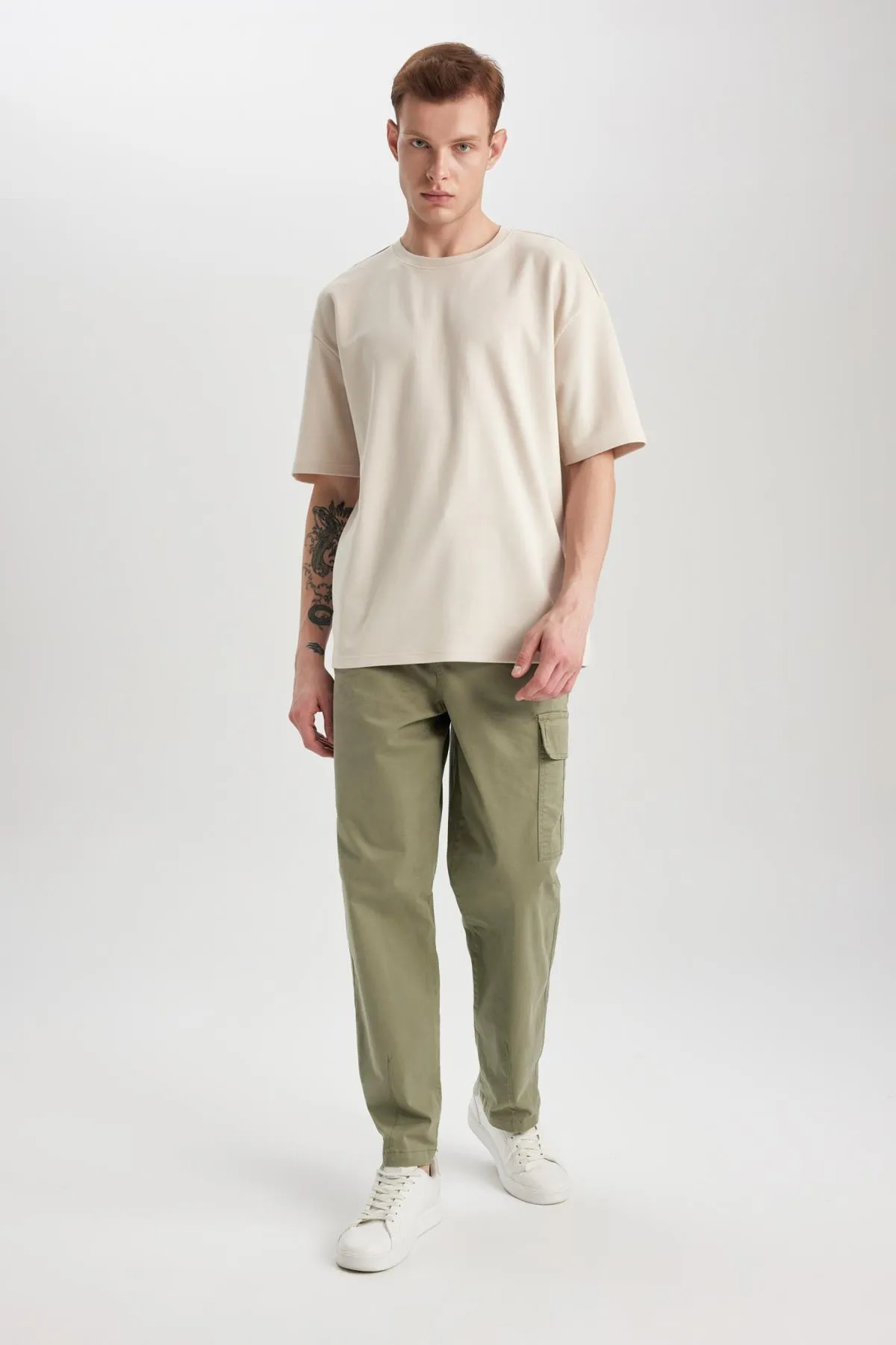 DeFacto  Kurzarm-Basic-T-Shirt aus schwerem Stoff mit Rundhalsausschnitt in Oversize-Passform X3926az24sp