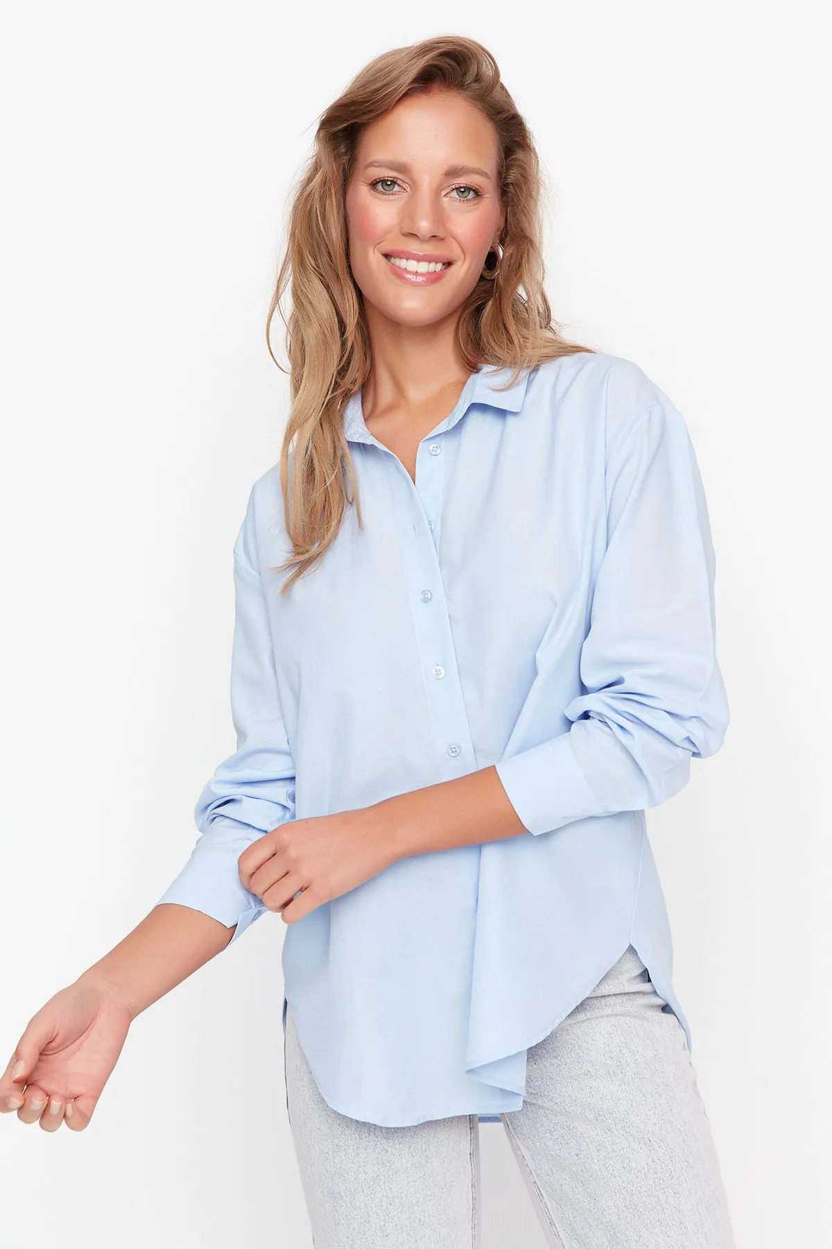 Trendyol Collection  Blaues, locker geschnittenes Hemd aus Baumwollgewebe TWOAW20GO0107