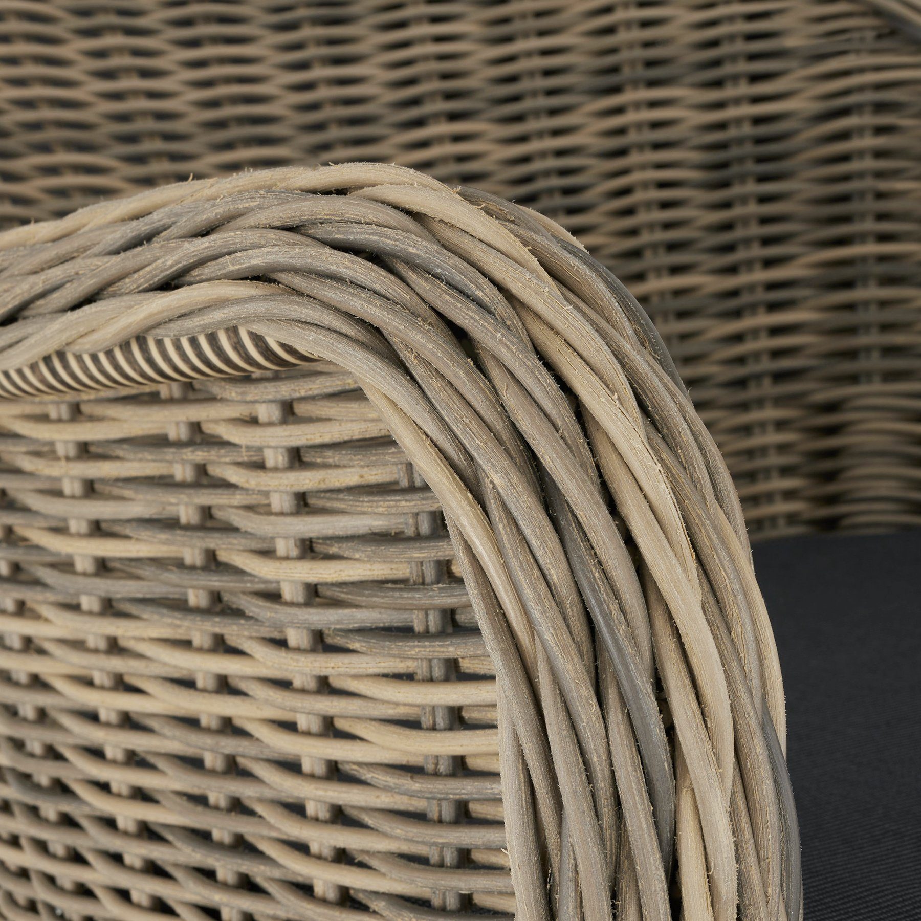 tectake Schaukelstuhl Rattan Schaukelstuhl Rovigo mit Fußbank Vibo (1er, 1 St), Abnehmbare Sitzkissen