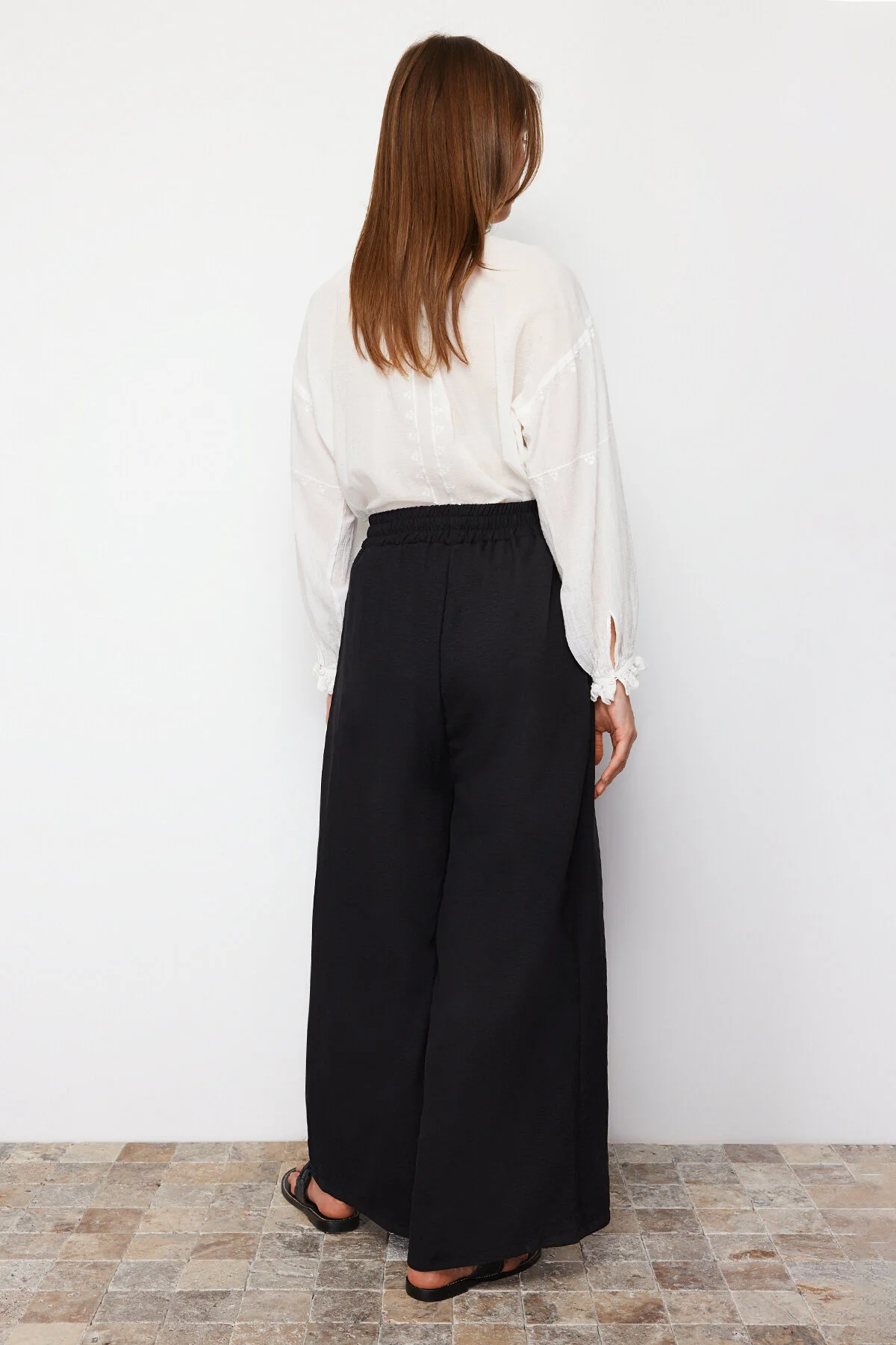 Trendyol Modest  Schwarze Webhose mit weitem Bein TCTSS22PL0240