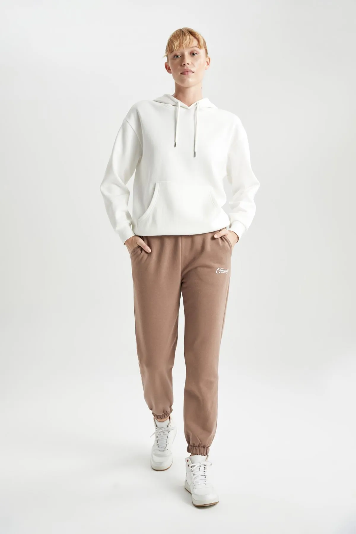DeFacto  Passform: Lange Jogginghose mit Standard-Passform und Taschen