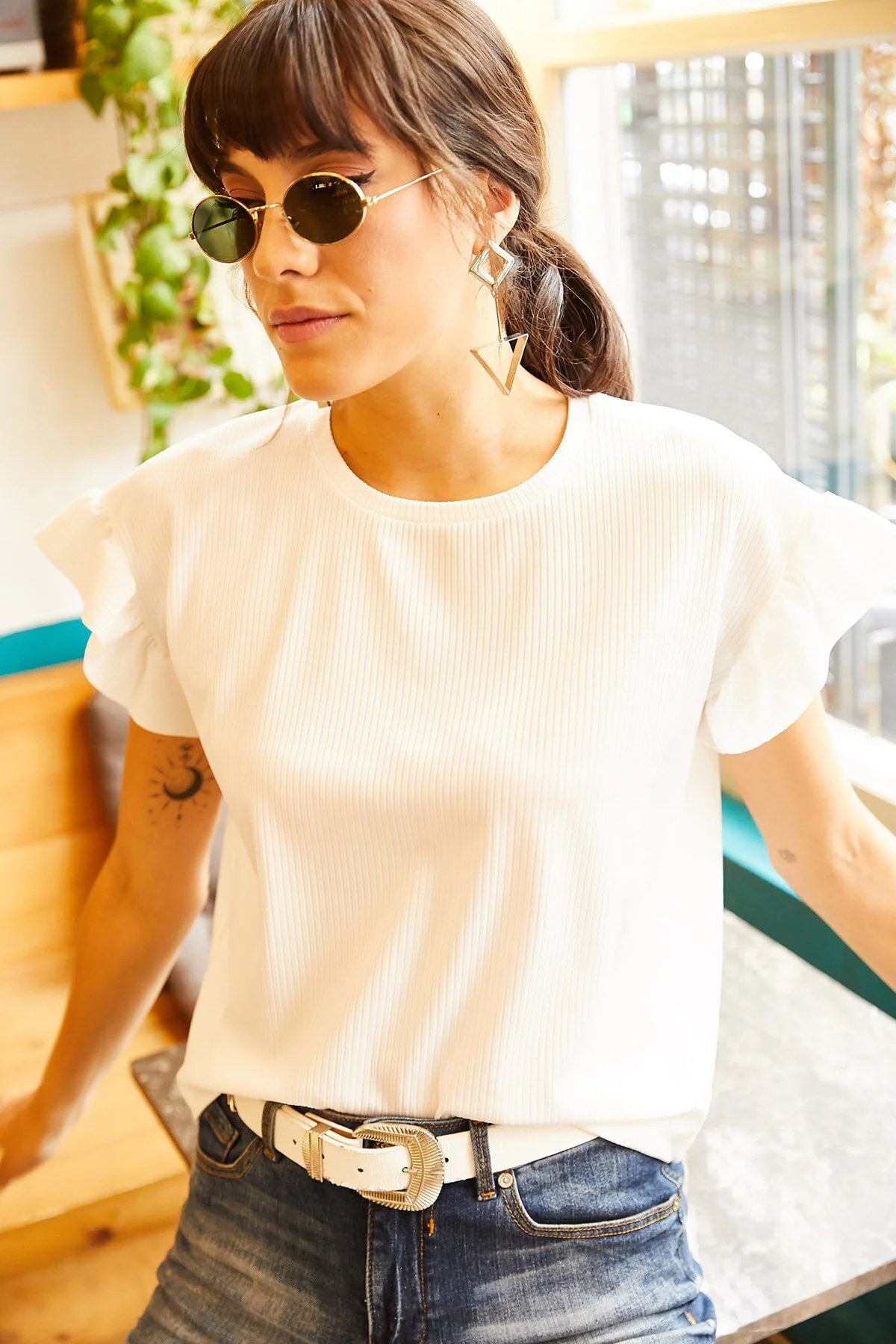 Olalook  Damen-T-Shirt mit Ecru-Ärmeln und Rüschen-Camisole TSH-19000417