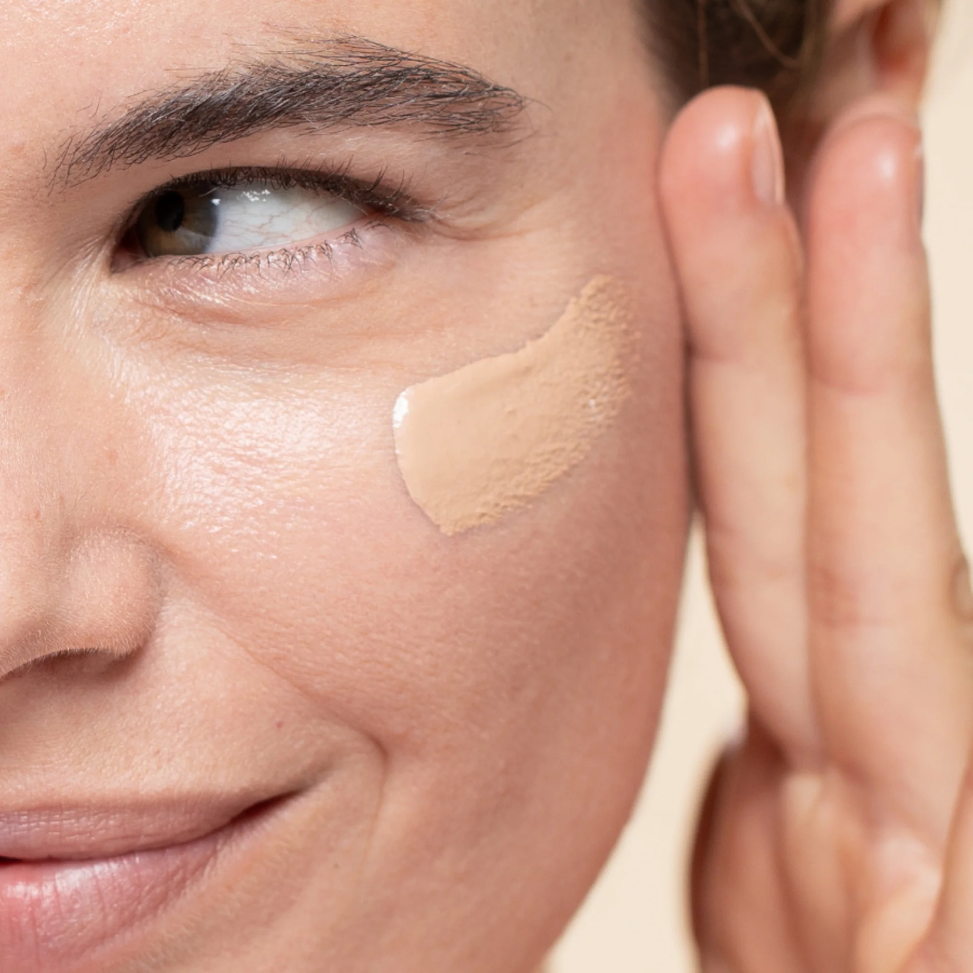 Base de maquillaje líquida Incarnato Glow Skin Serum Foundation
