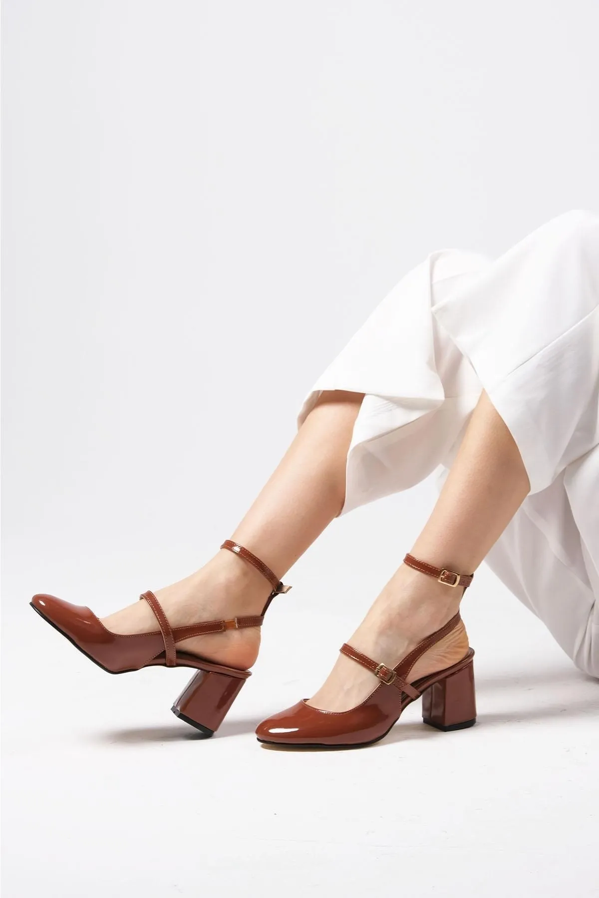 Mio Gusto  Inessa Tan Color Damen-Schuhe mit offenem Rücken und Absatz