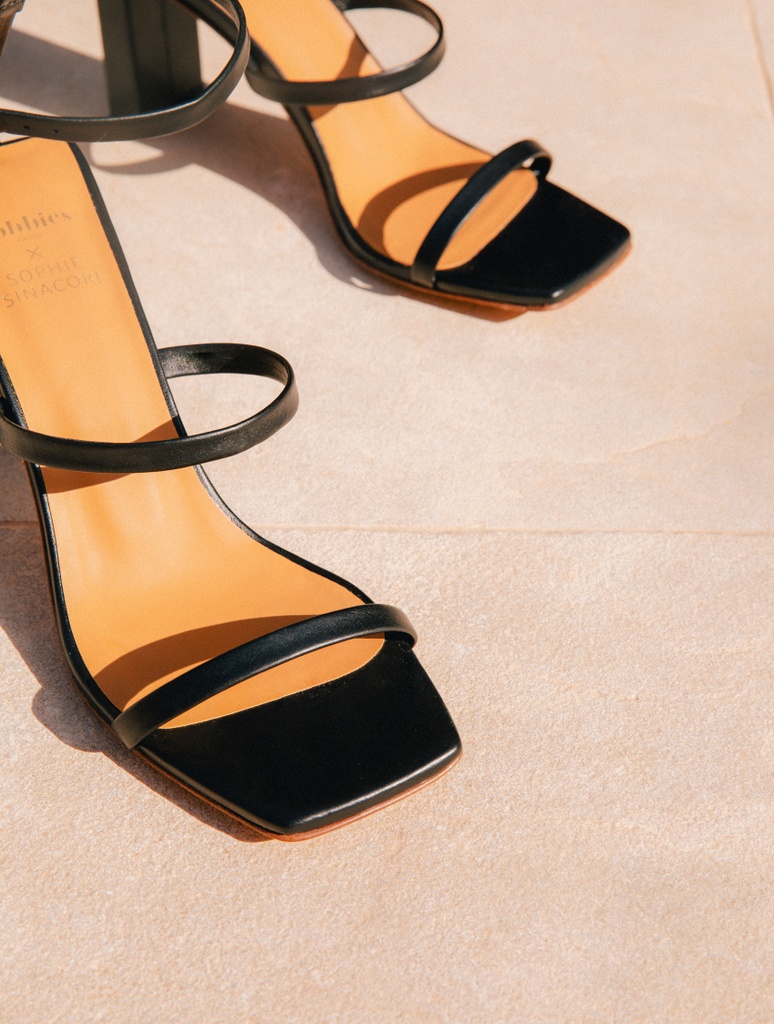 Savina - Black
