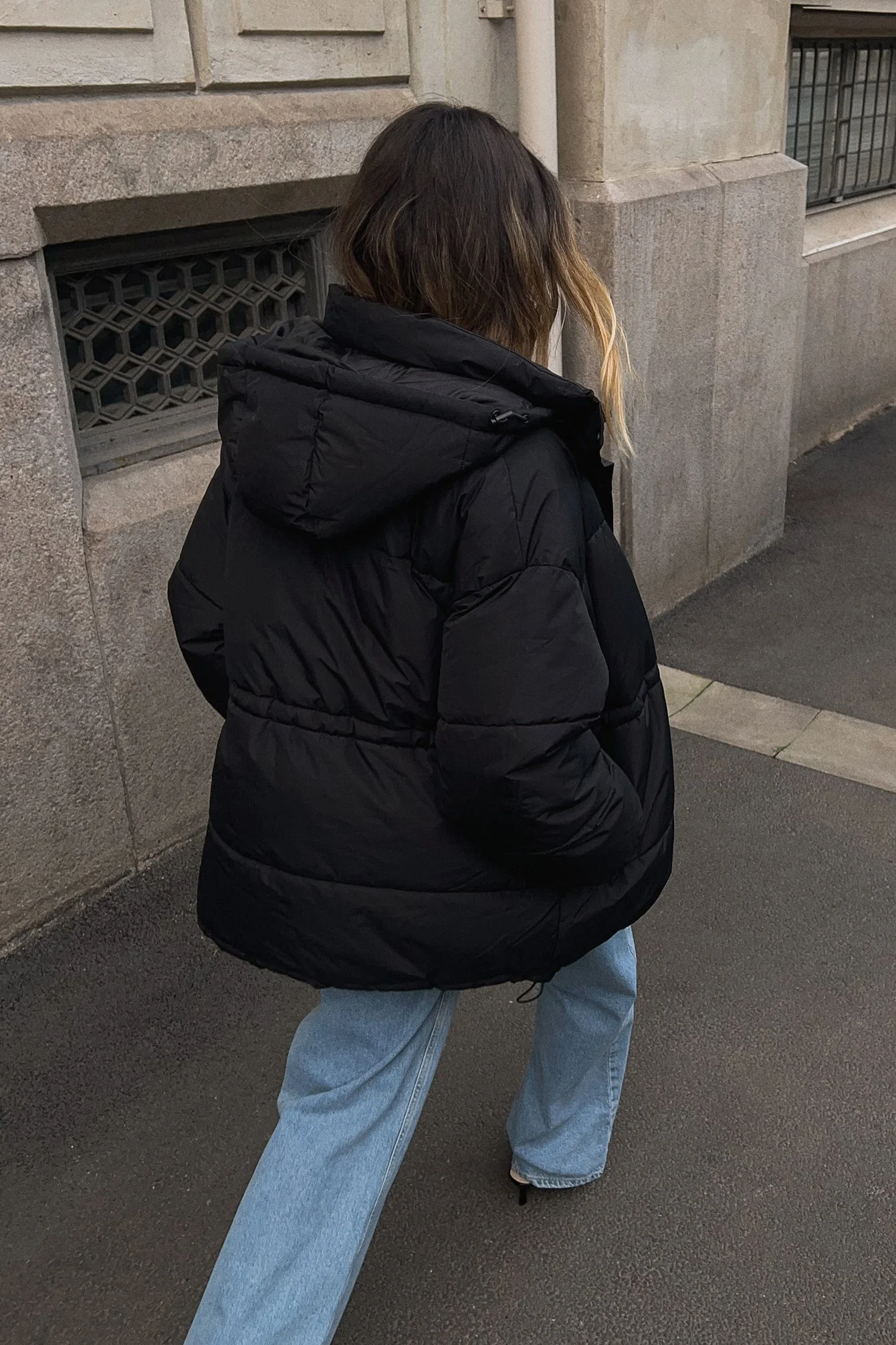 Gepolsterte Jacke mit Kordelzug in der Taille
