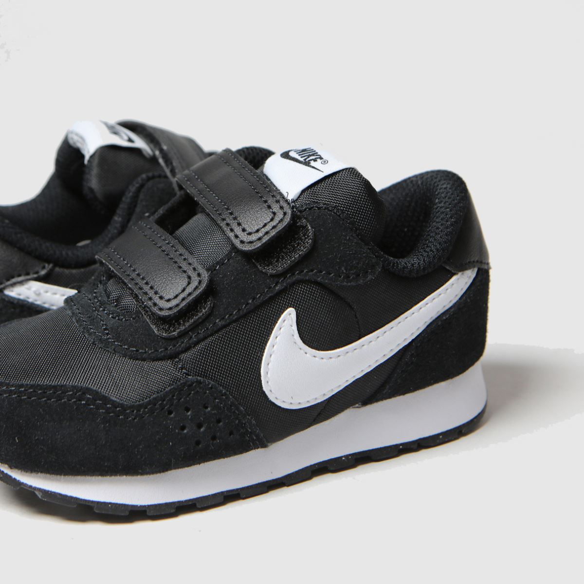Nike svarta och vita MD Valiant pojkar småbarnsskor