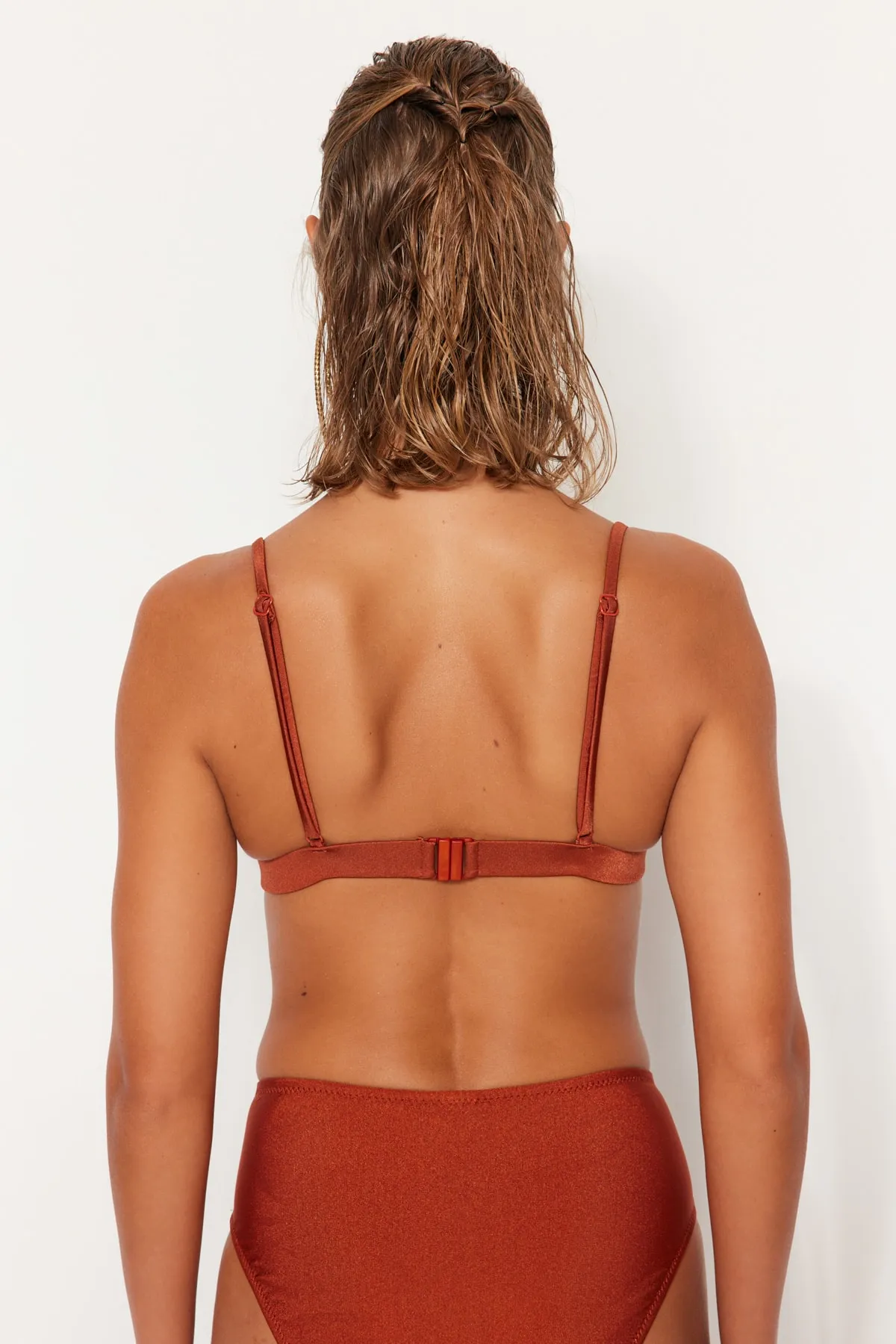 Trendyol Collection  Braunes Triangel-Bikinioberteil TBESS21BU0188