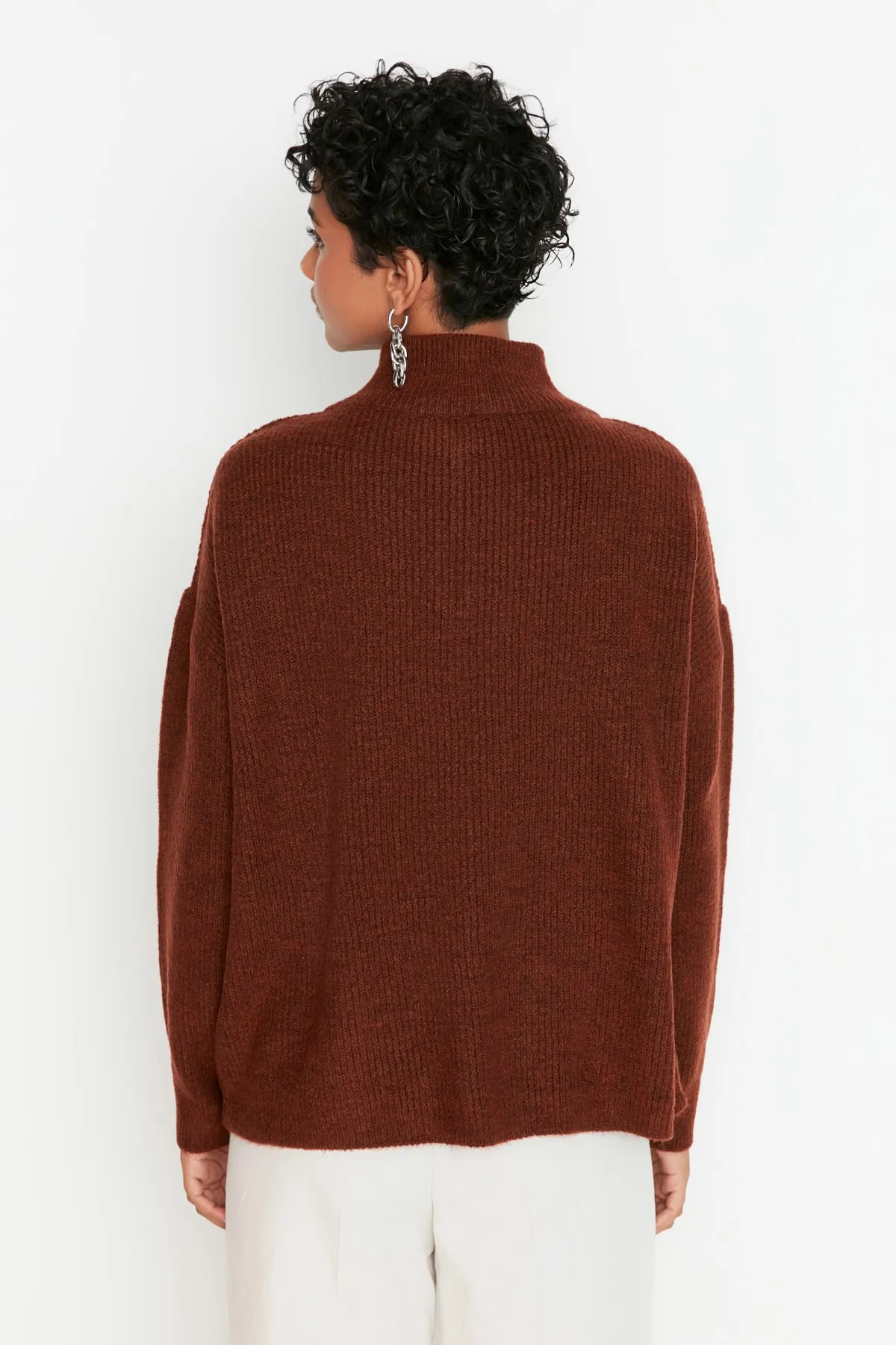 Trendyol Collection  Brauner Strickpullover mit weicher Struktur und Reißverschluss TWOAW20XS0009