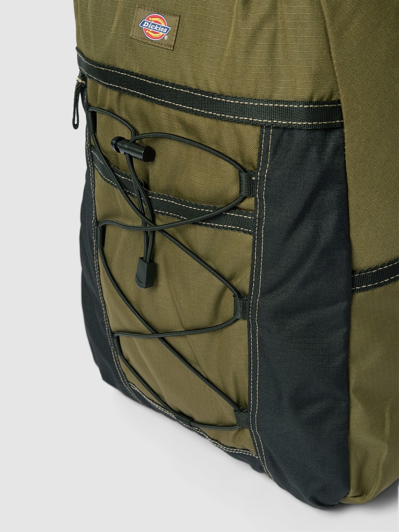Rucksack mit Label-Patch in khaki