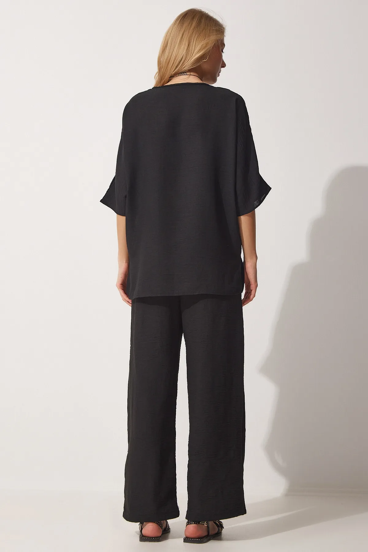 Happiness İstanbul  Schwarzes Ayrobin-Tunika-Hosen-Set mit Anhänger für Damen ZH00019