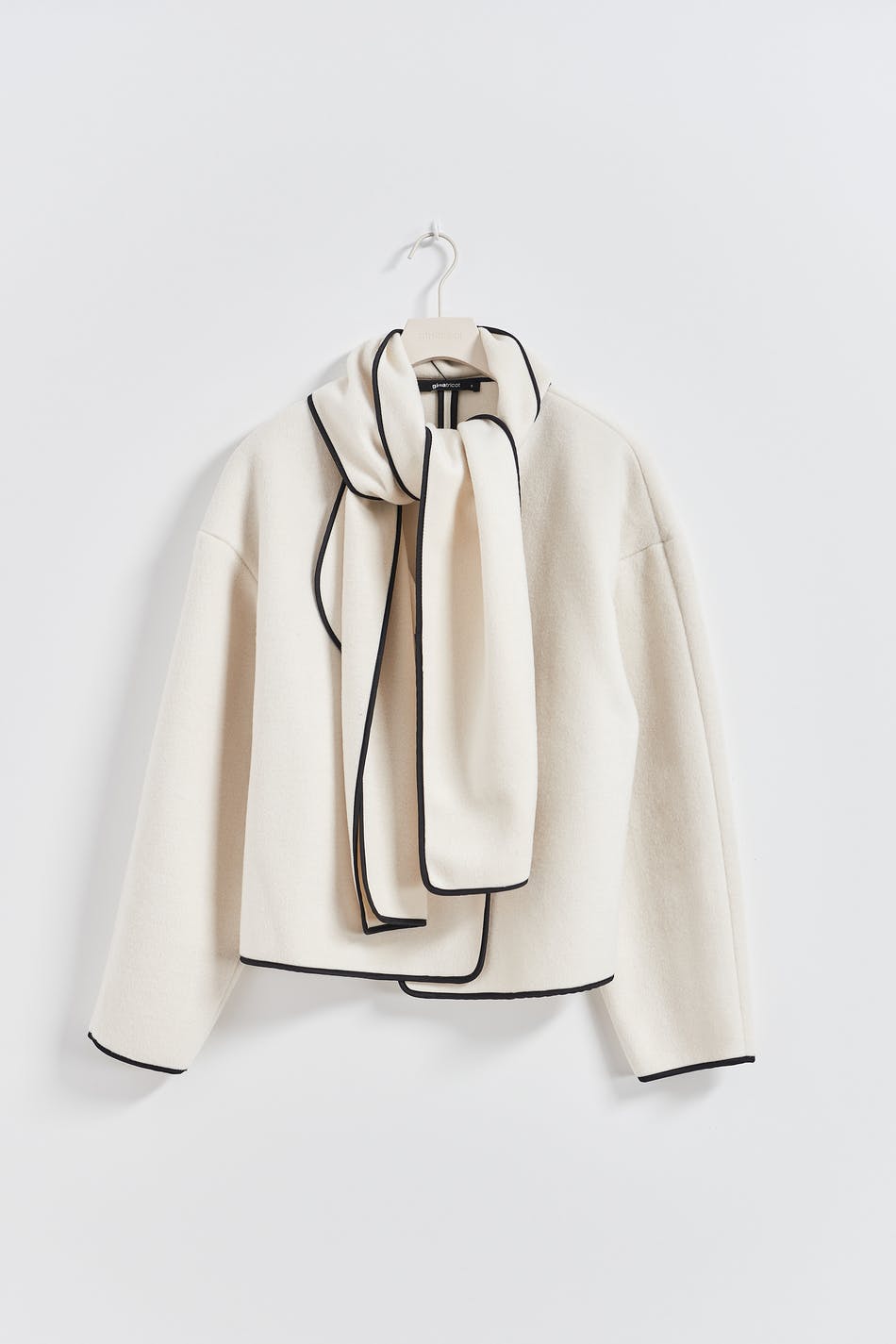 Short scarf jacket