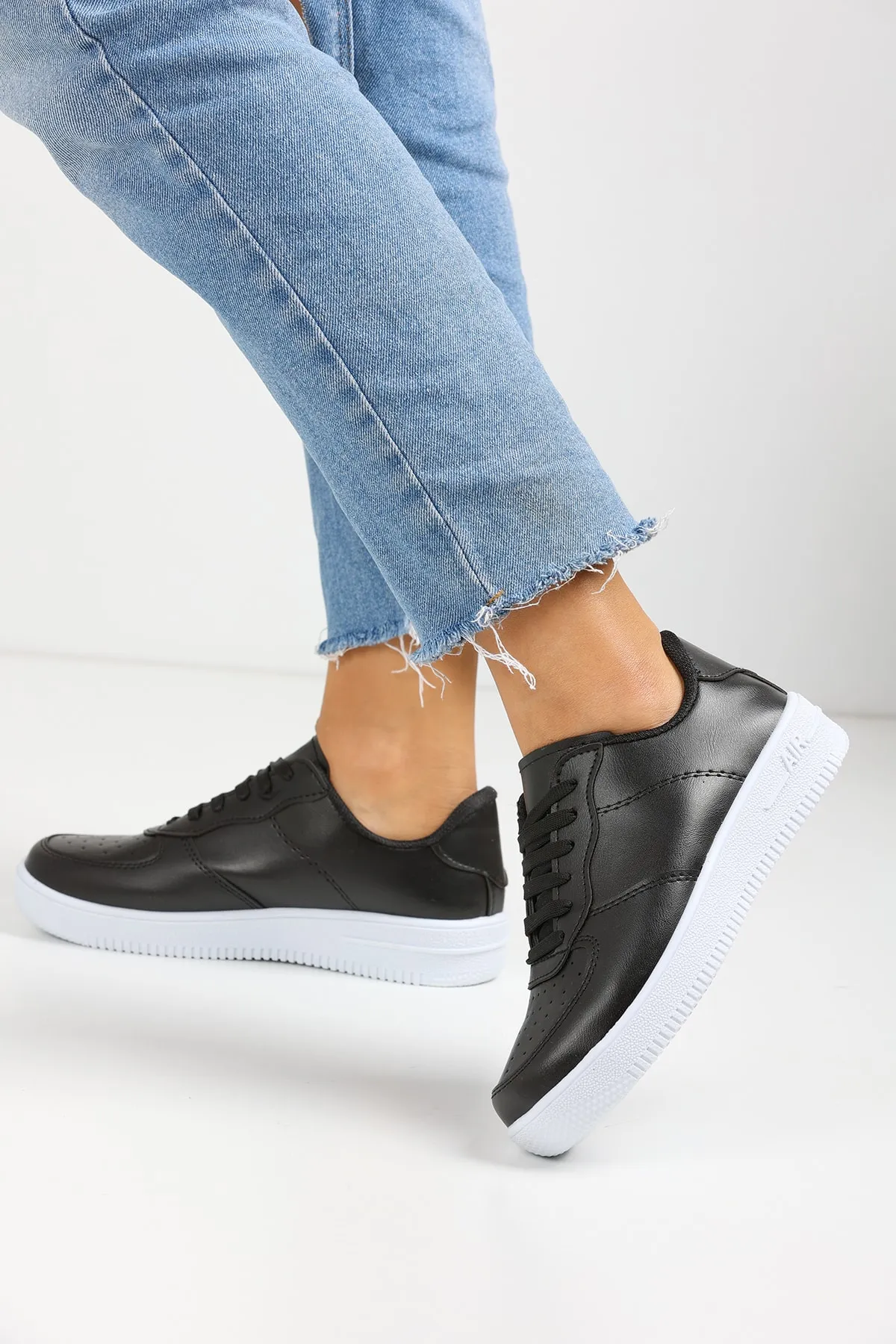 en7  Schwarze und weiße Damen-Sneakers Air-21