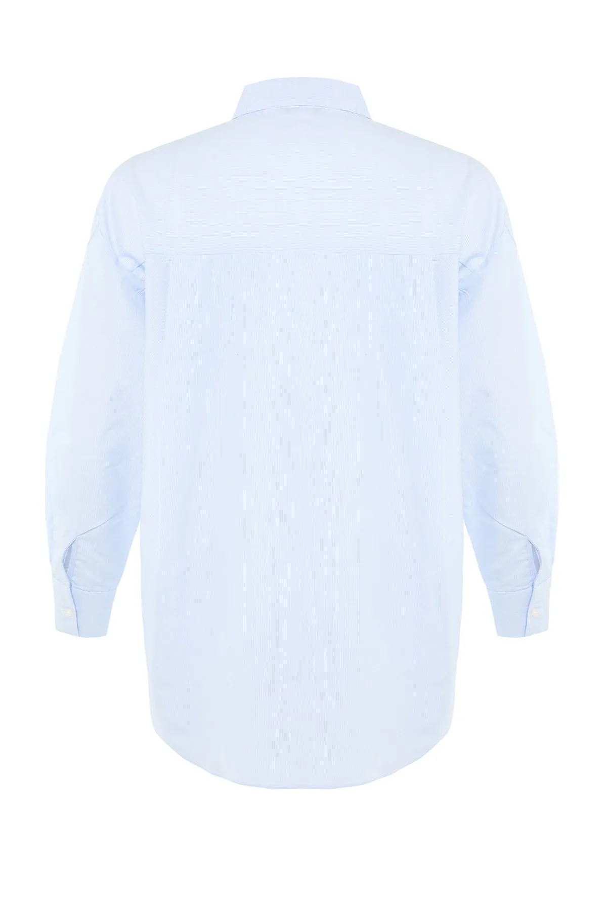 Trendyol Collection  Hellblaues Boyfriend-Hemd aus Baumwolle mit breiter Passform und einer Tasche TWOAW20GO0115