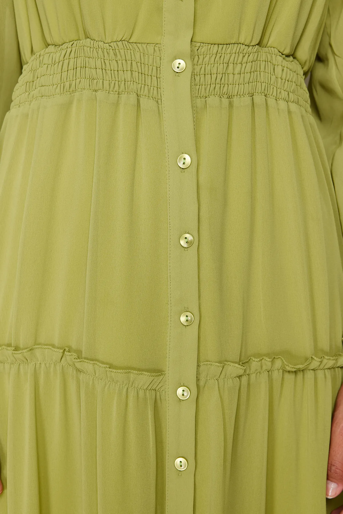 Trendyol Modest  Gefüttertes, gewebtes Chiffon-Hemdkleid mit grünen Ärmeln und Gipe-Detail an der Taille TCTSS24EB00046