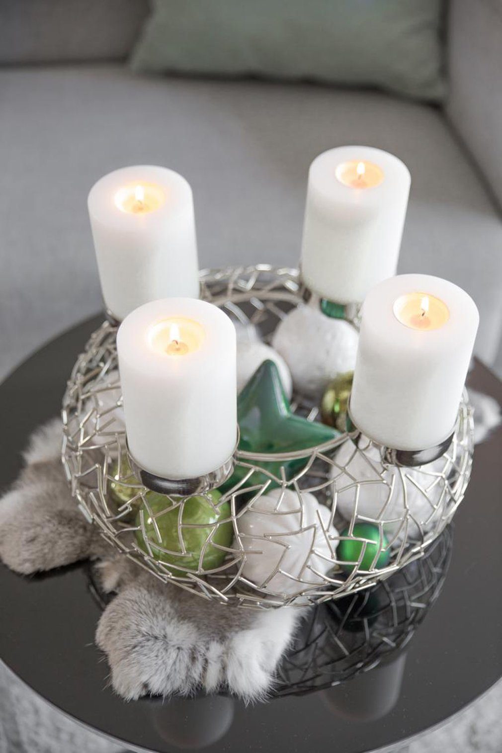 EDZARD Adventskranz Milano M, (28 cm) Kerzenhalter für Stumpenkerzen, Adventsleuchter als Weihnachtsdeko für 4 Kerzen á Ø 6 cm, Kerzenkranz als Tischdeko mit Silber-Optik, vernickelt